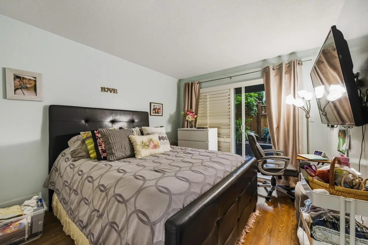 2 828 W 16th Street