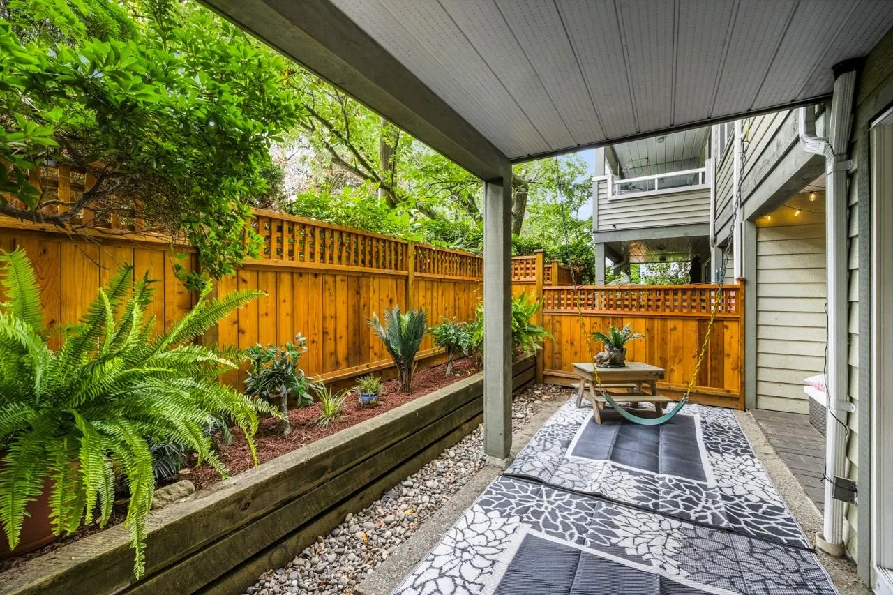 2 828 W 16th Street