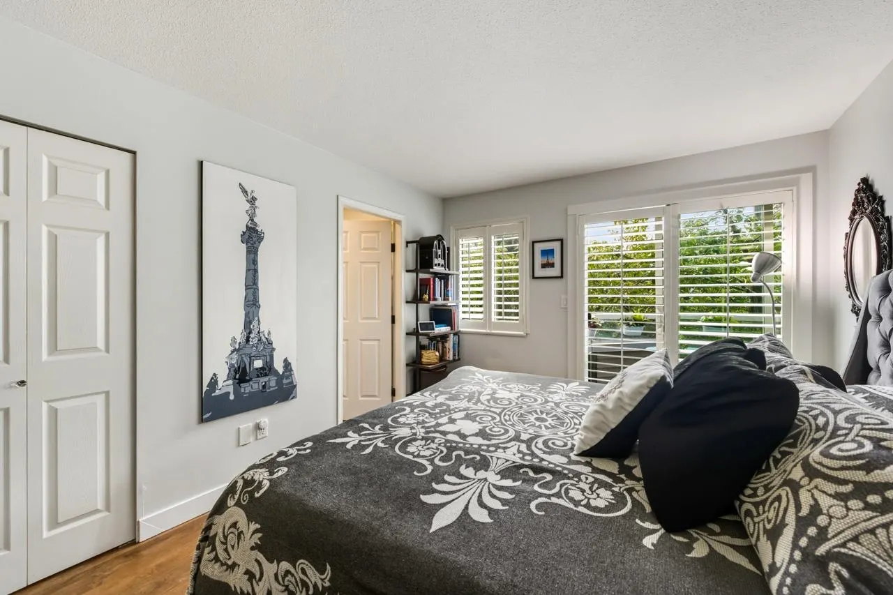 2 828 W 16th Street