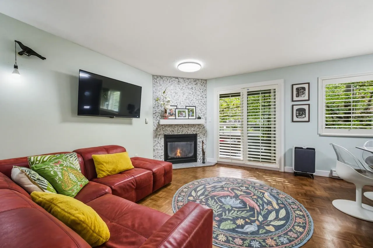 2 828 W 16th Street