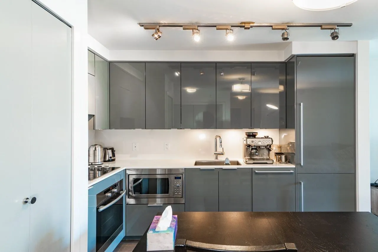 811 161 W Georgia Street