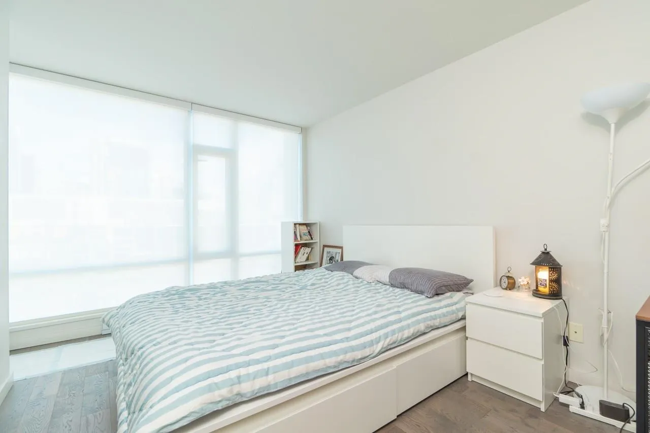 811 161 W Georgia Street