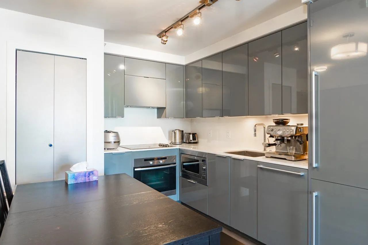 811 161 W Georgia Street