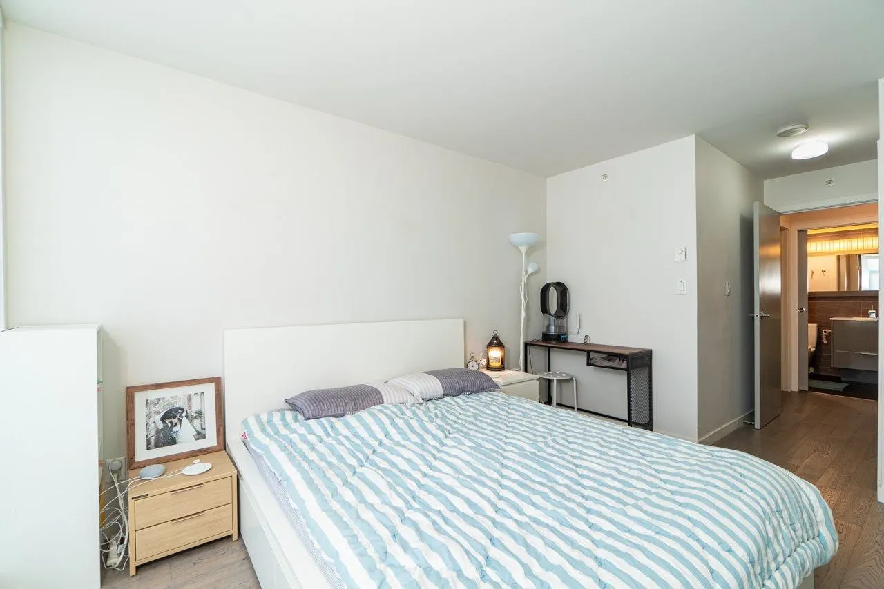 811 161 W Georgia Street