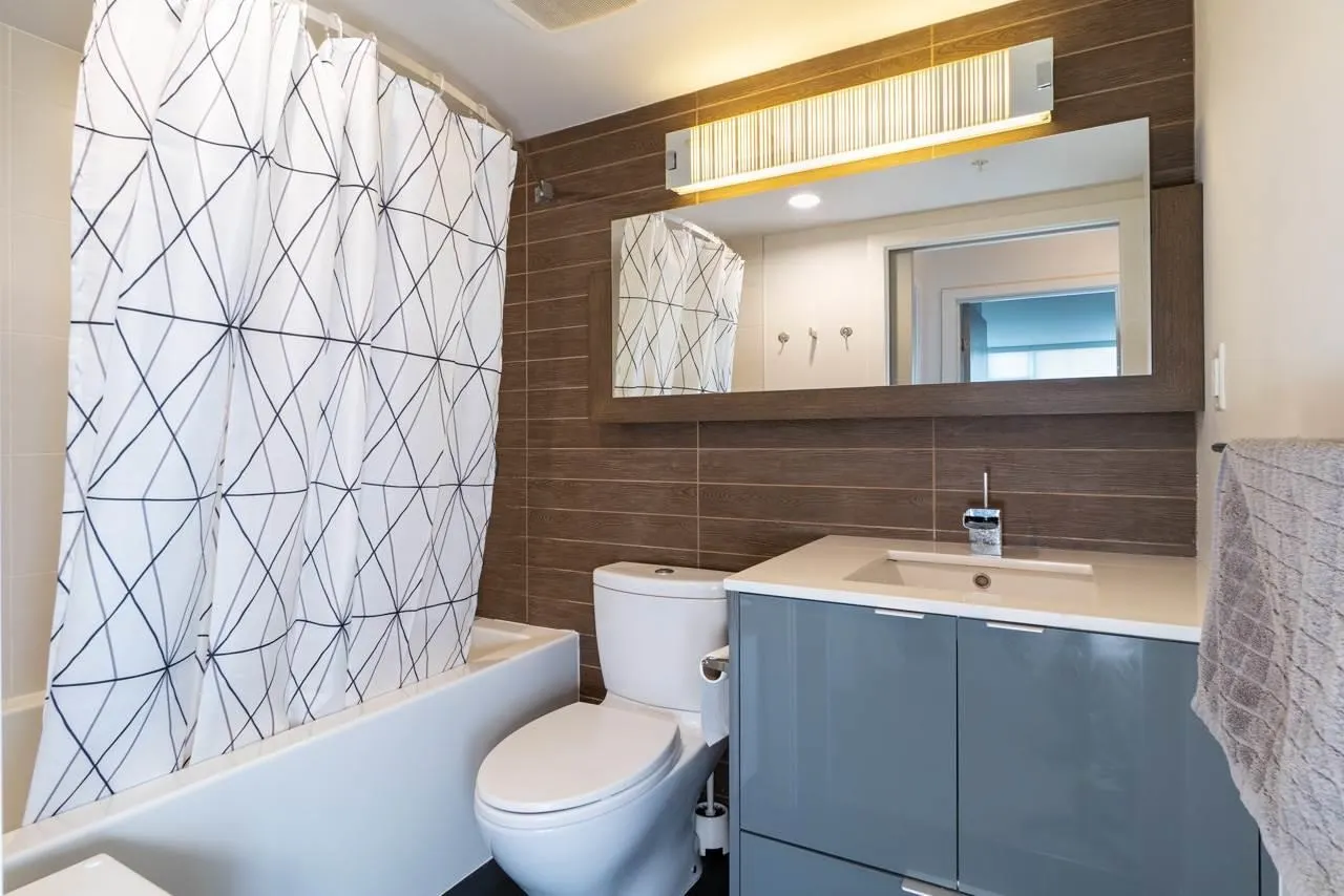 811 161 W Georgia Street