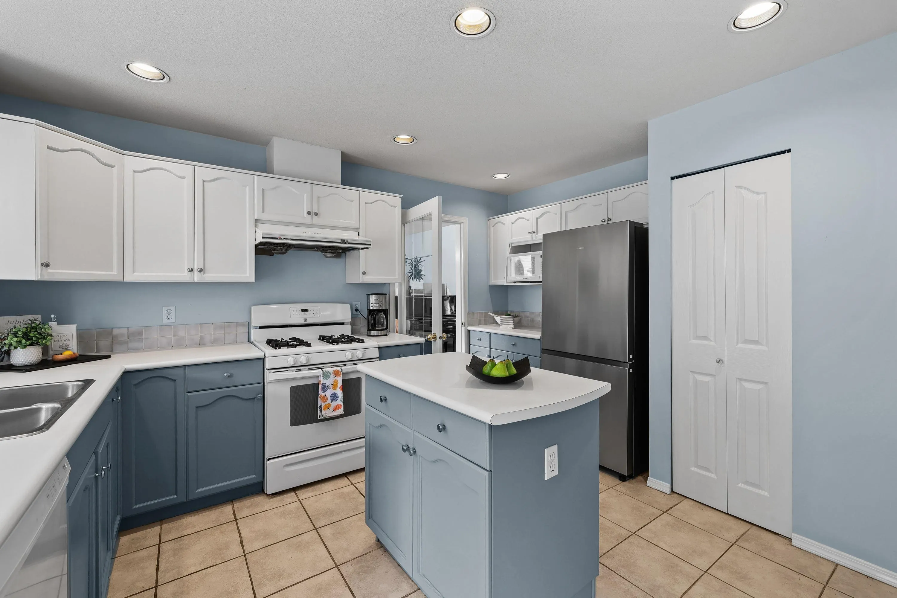 5551 Rowling Place