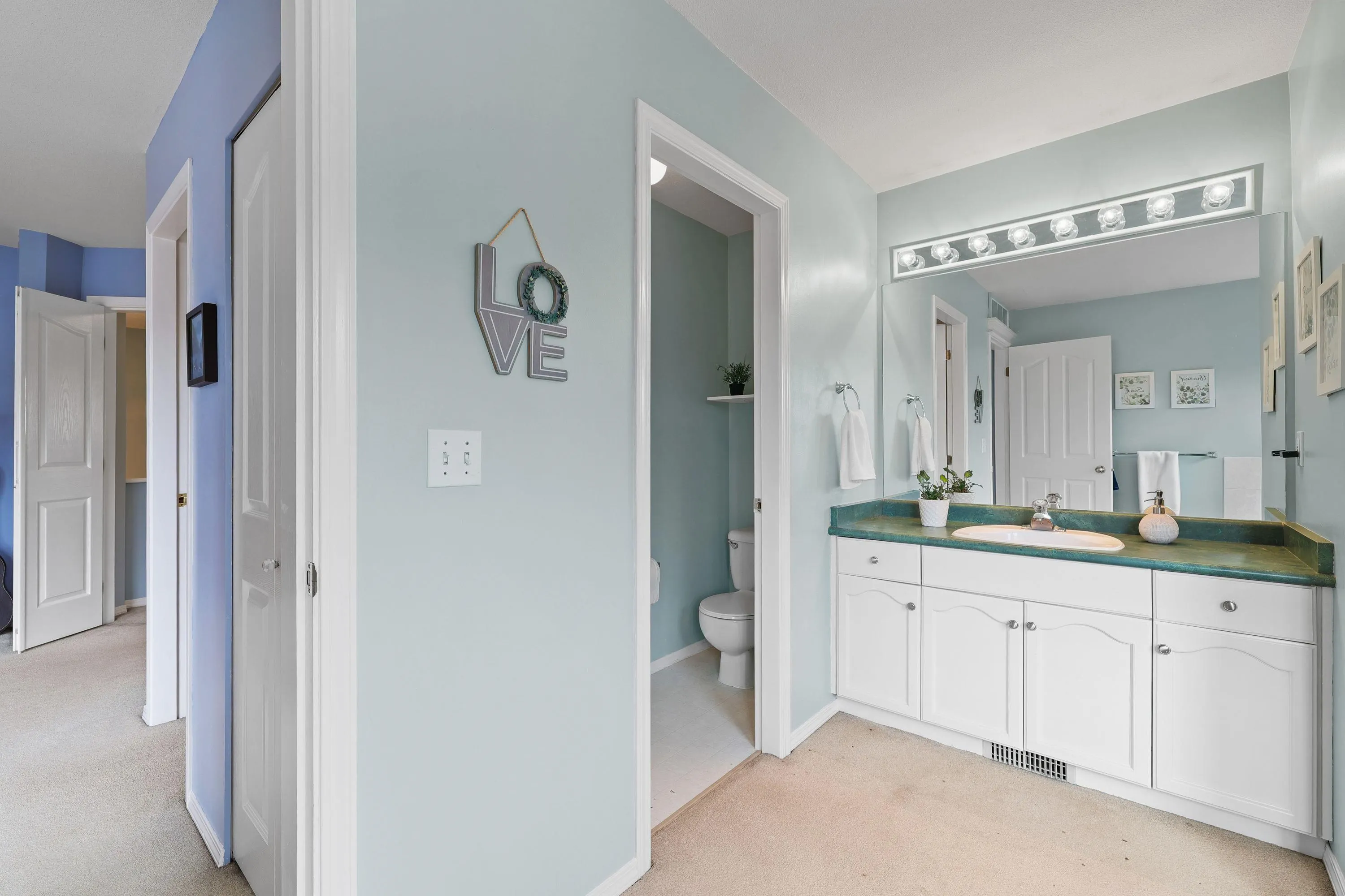 5551 Rowling Place