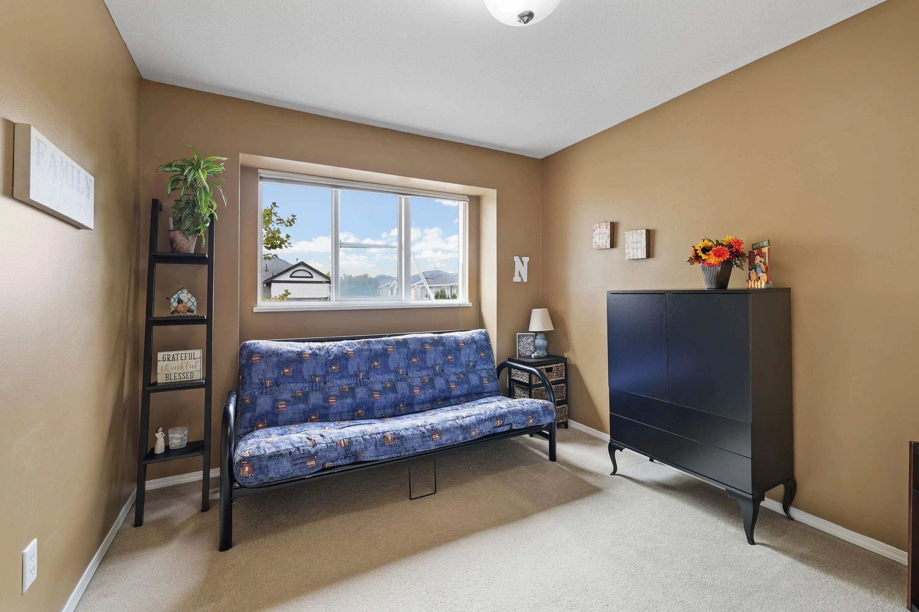 5551 Rowling Place