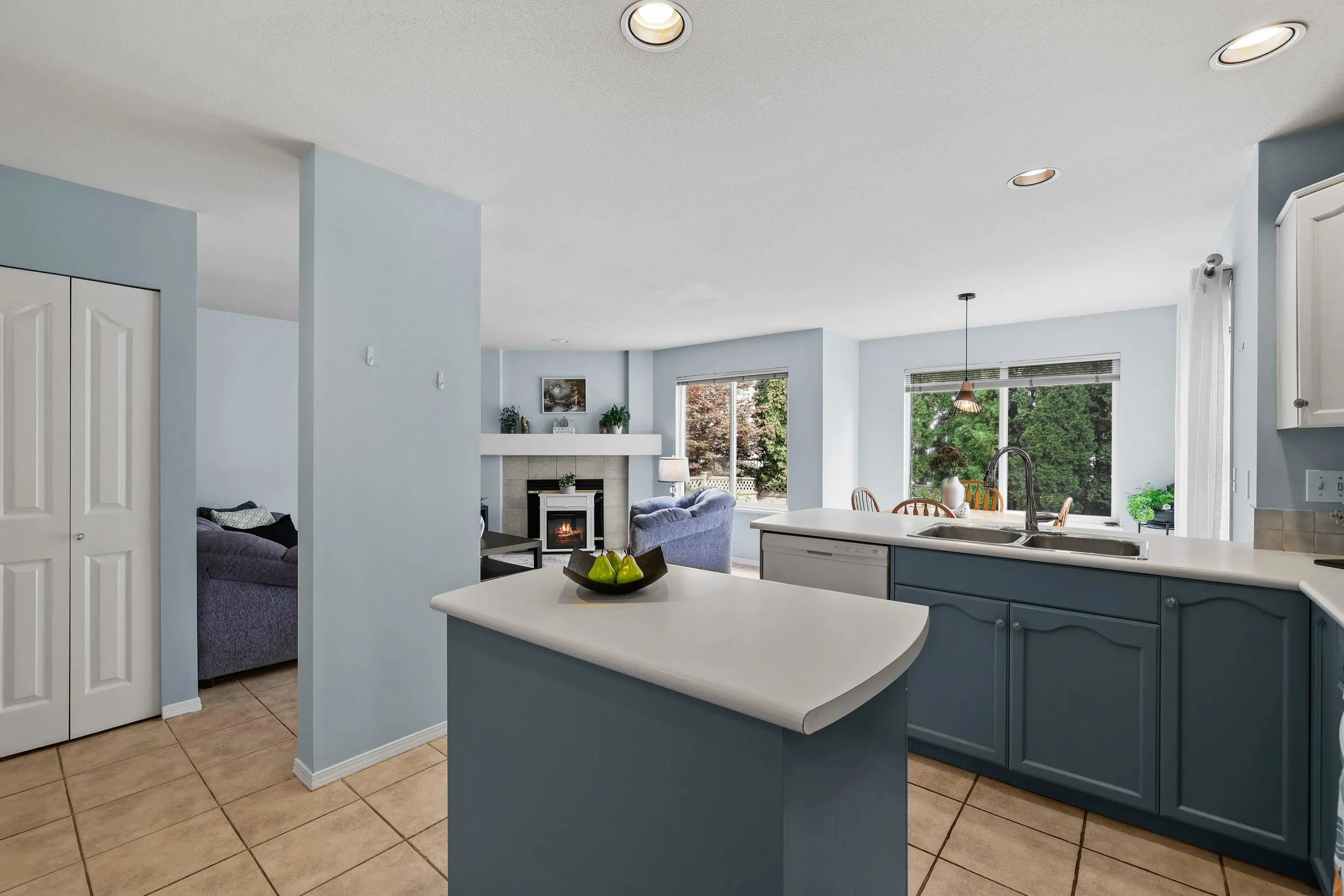 5551 Rowling Place