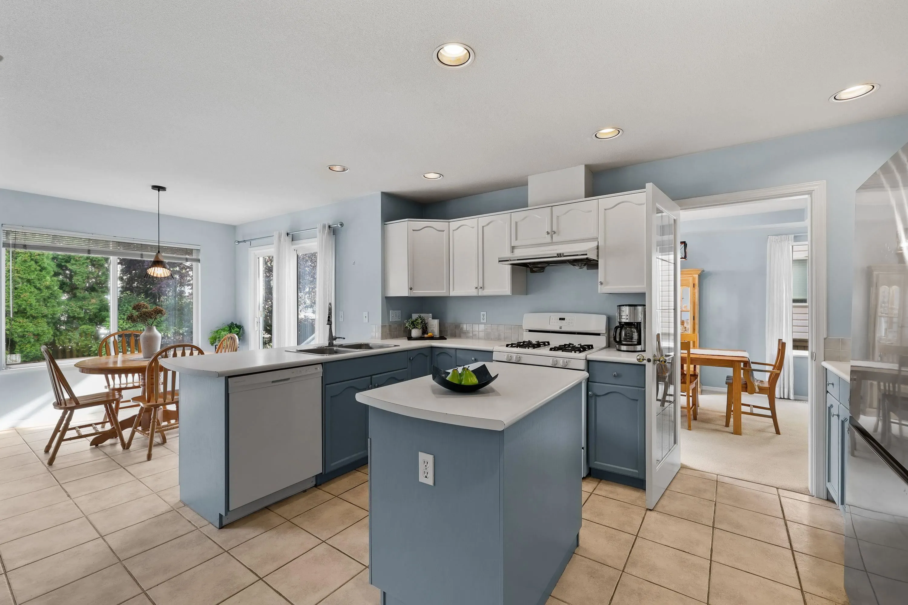 5551 Rowling Place