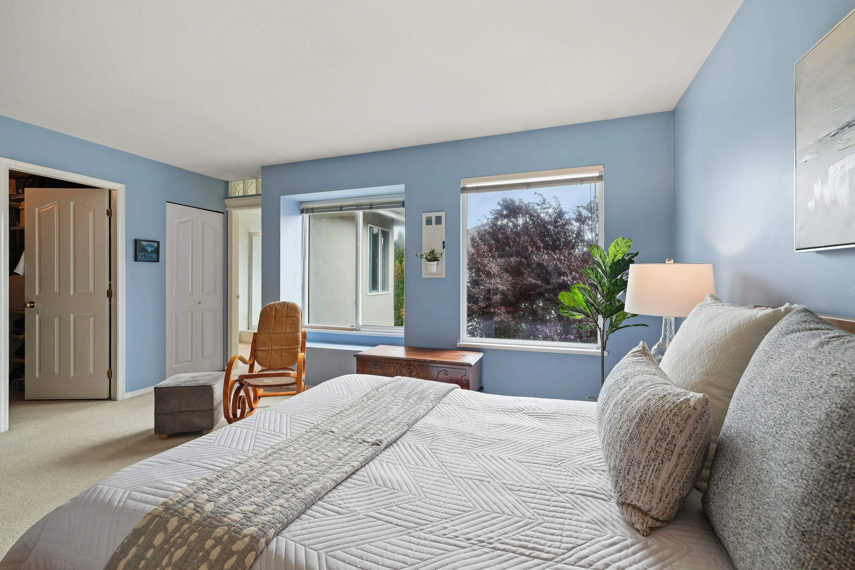 5551 Rowling Place
