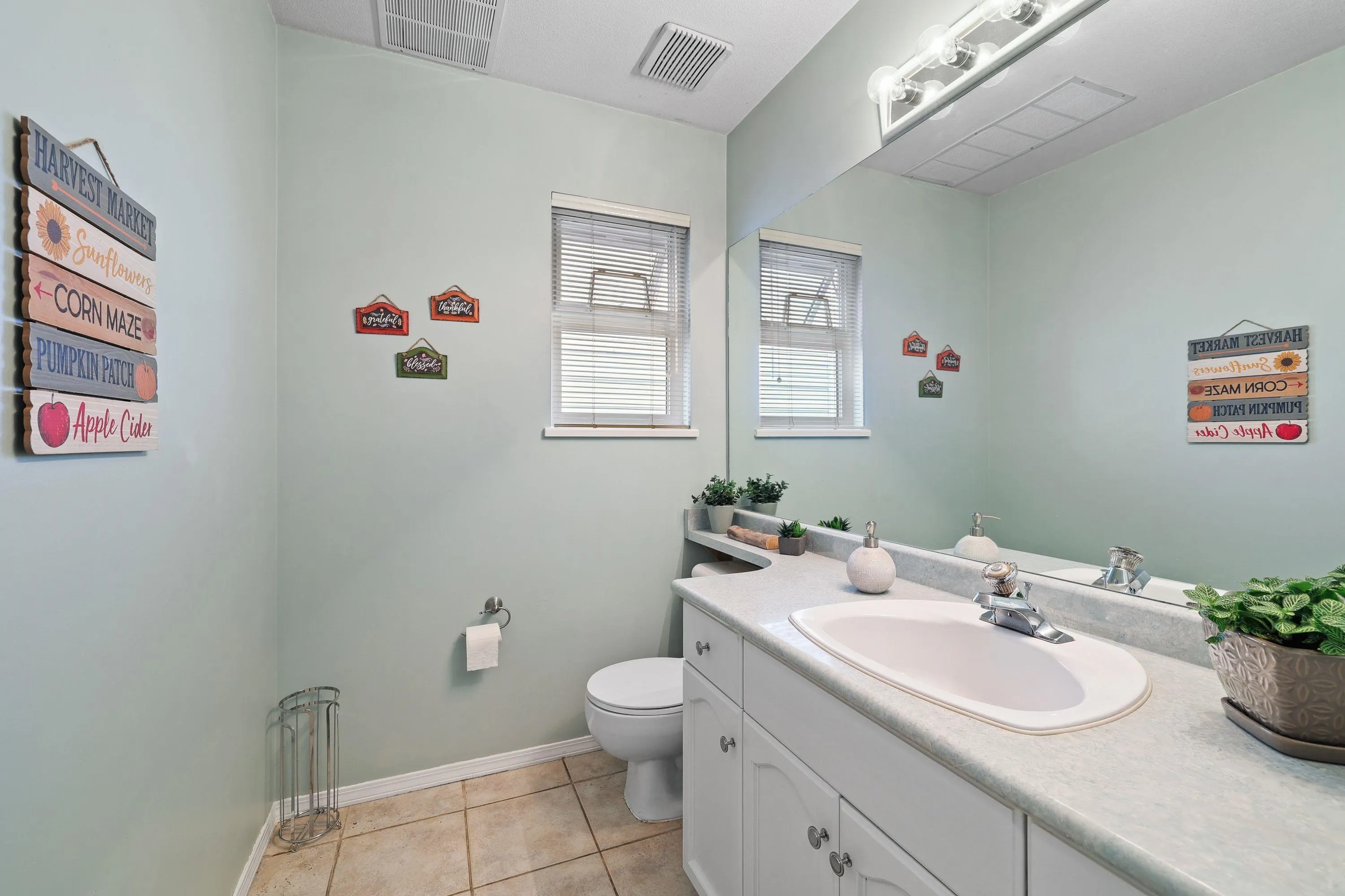5551 Rowling Place