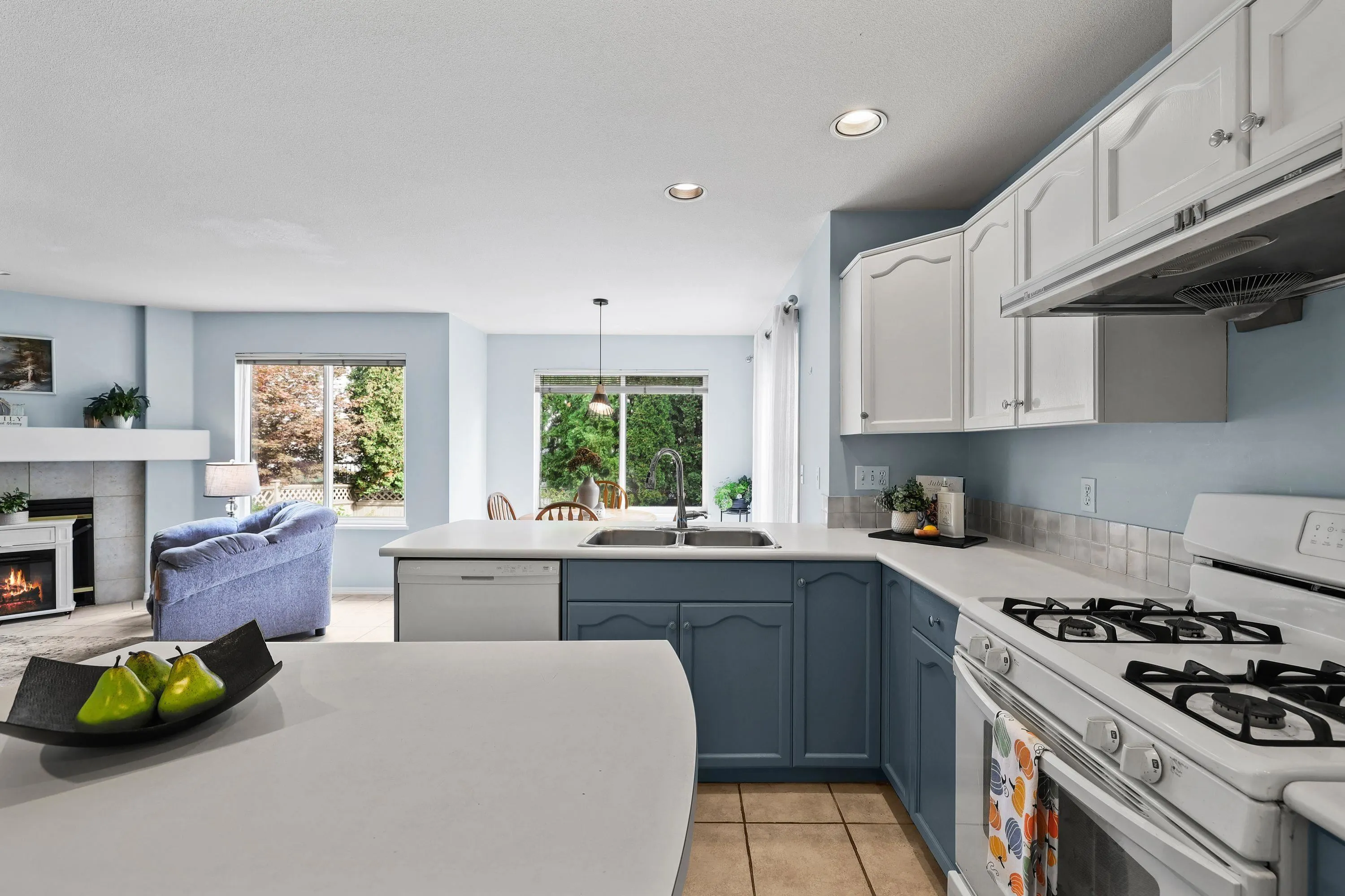 5551 Rowling Place