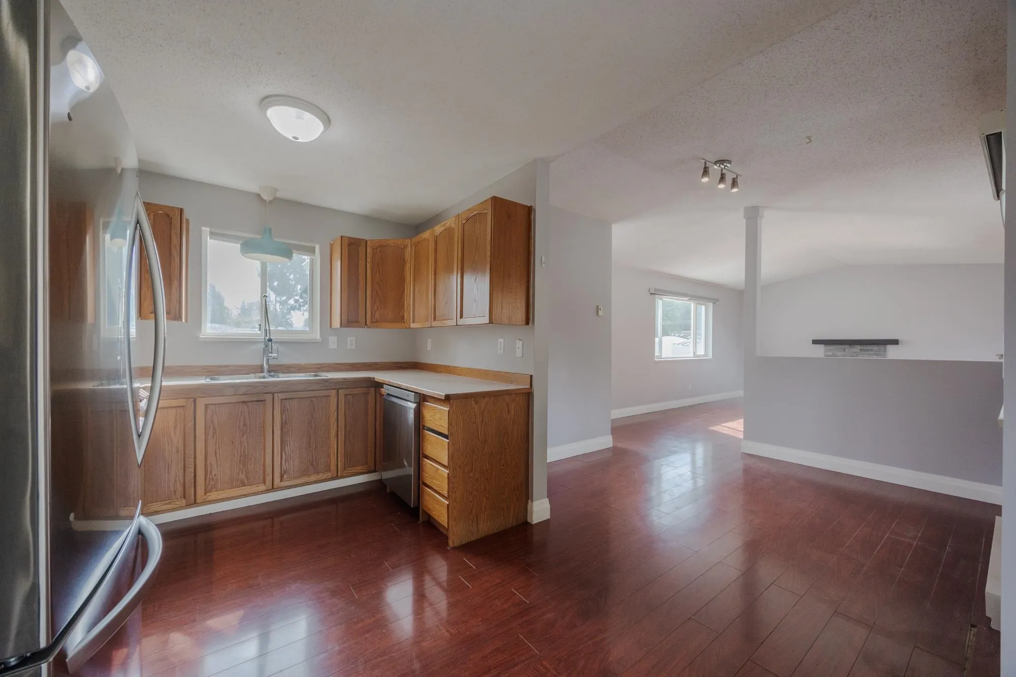 5 23205 Calvin Crescent