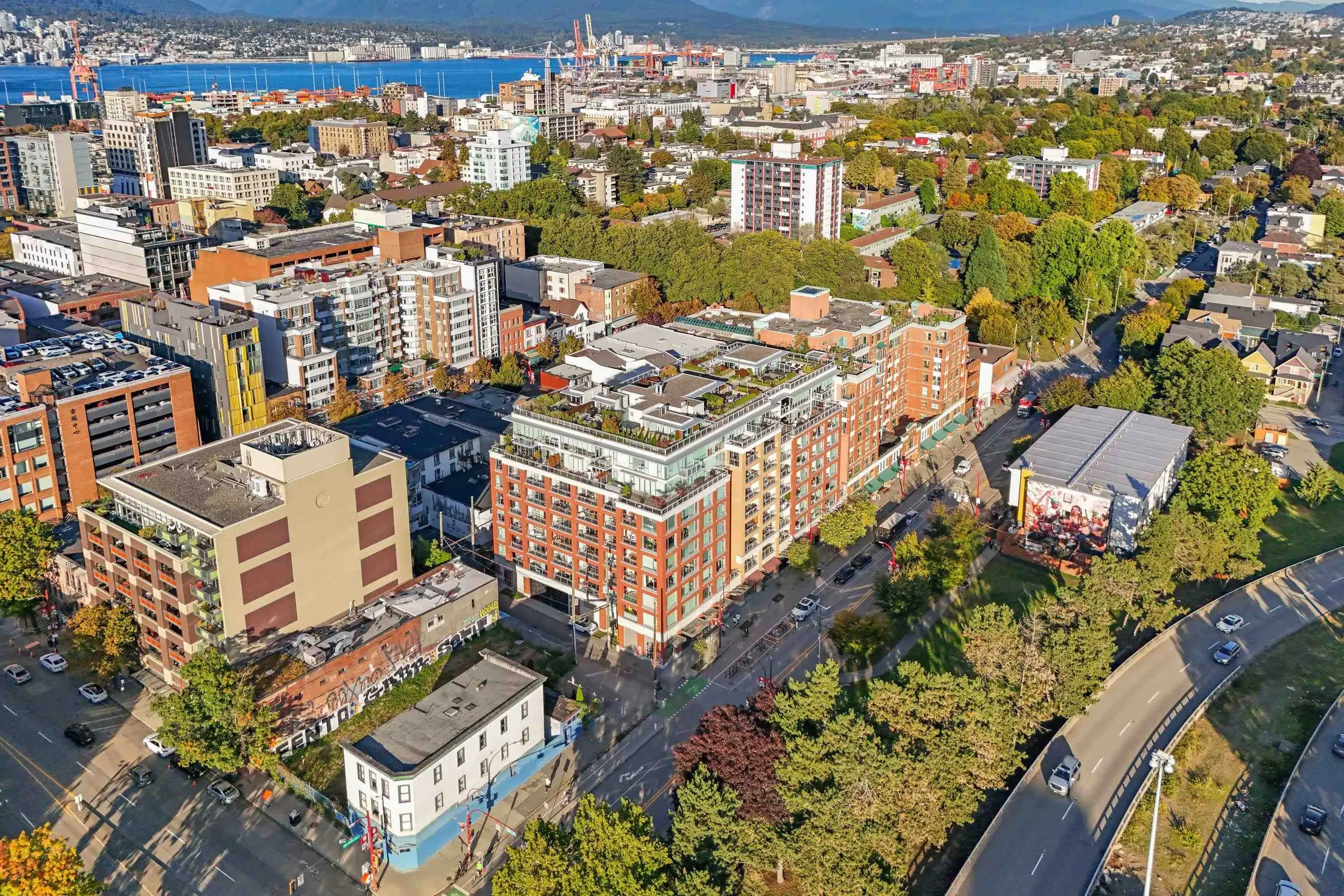 715 221 Union Street