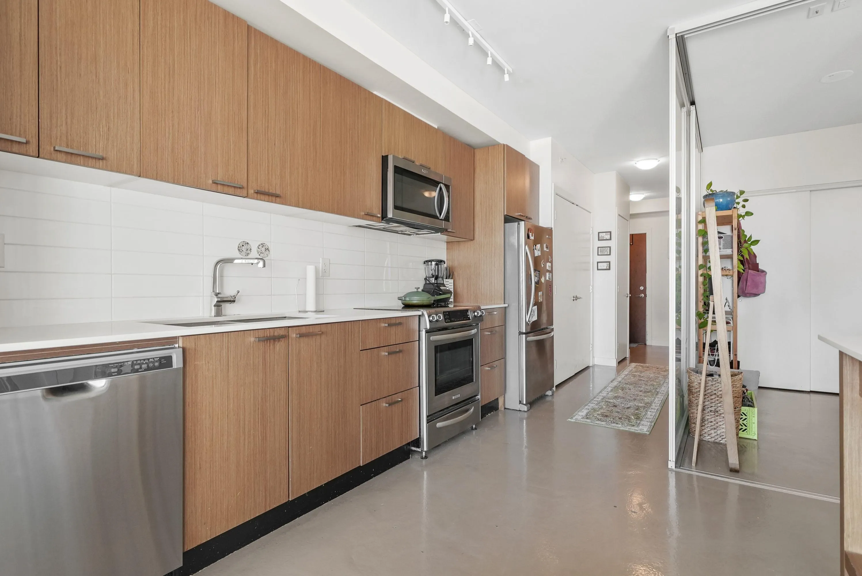 715 221 Union Street