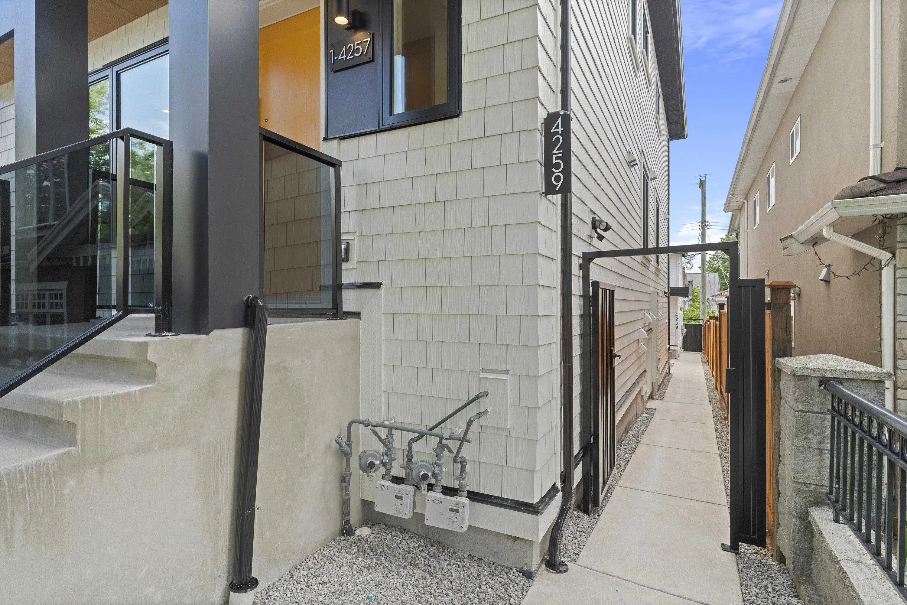 1 4257 Beatrice Street