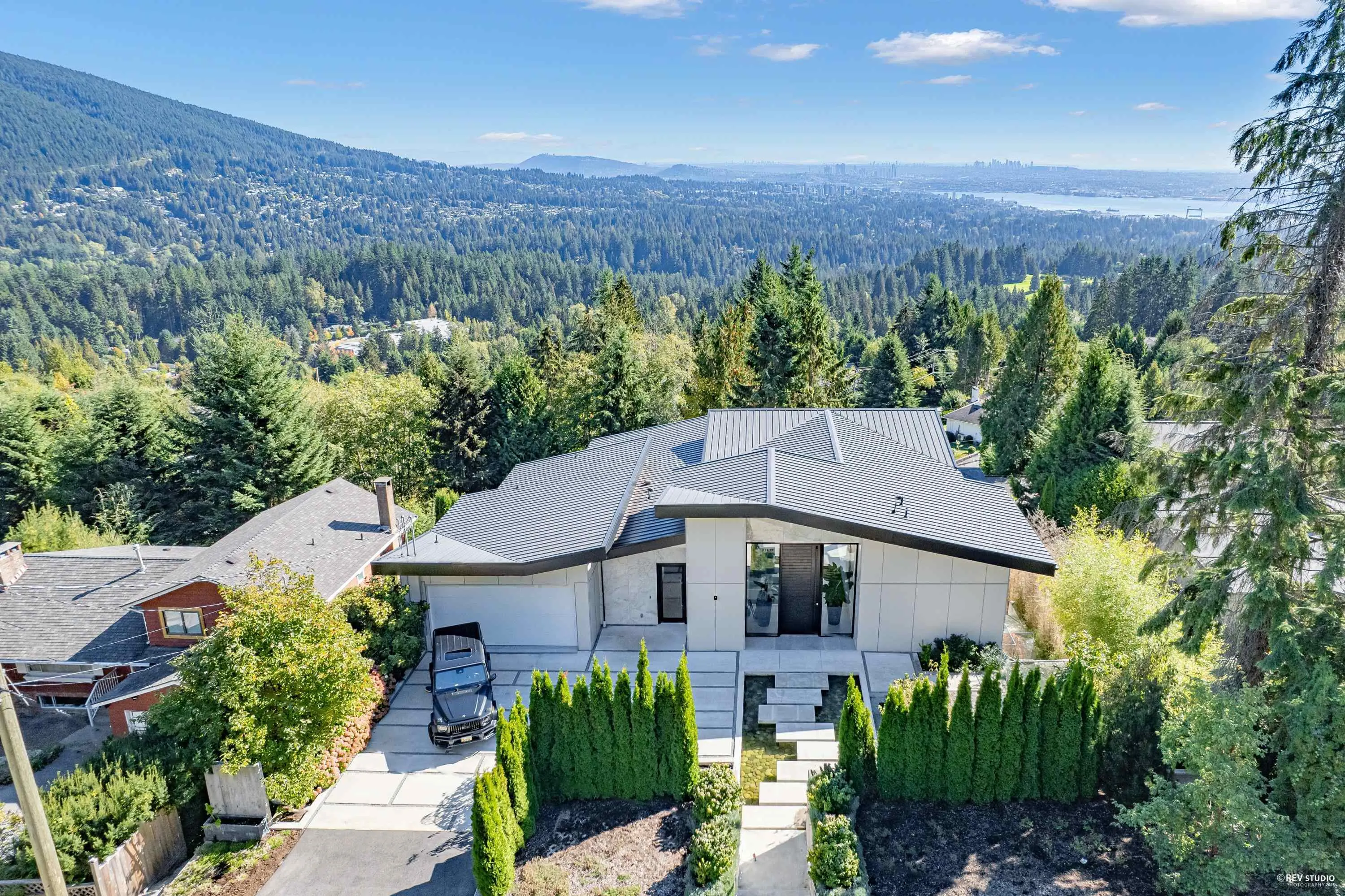 535 Craigmohr Drive