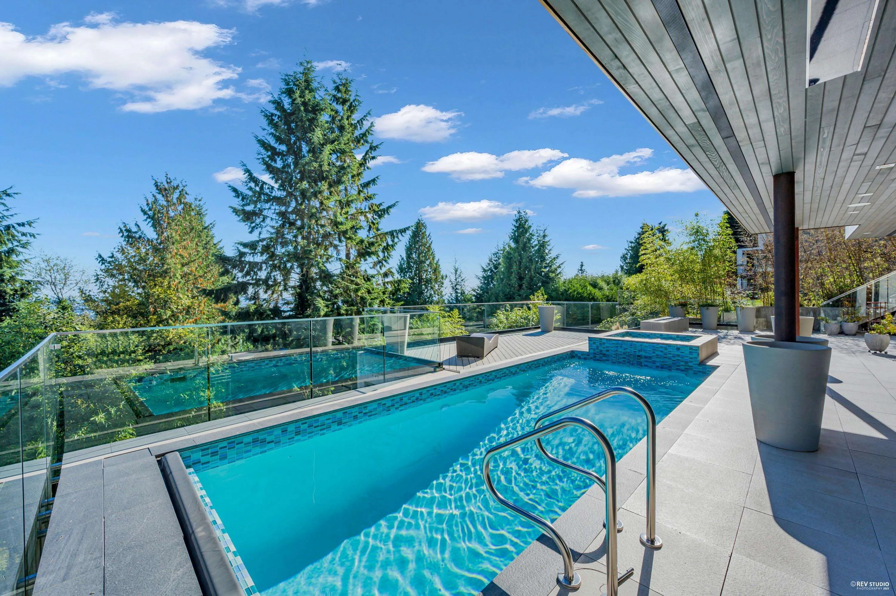 535 Craigmohr Drive