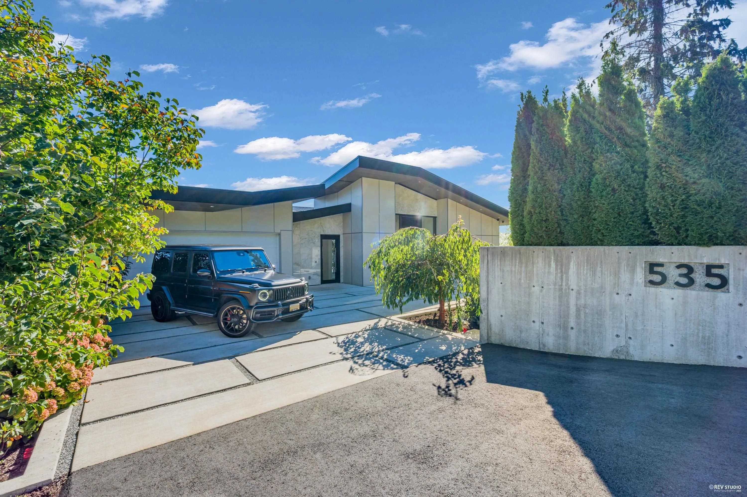 535 Craigmohr Drive
