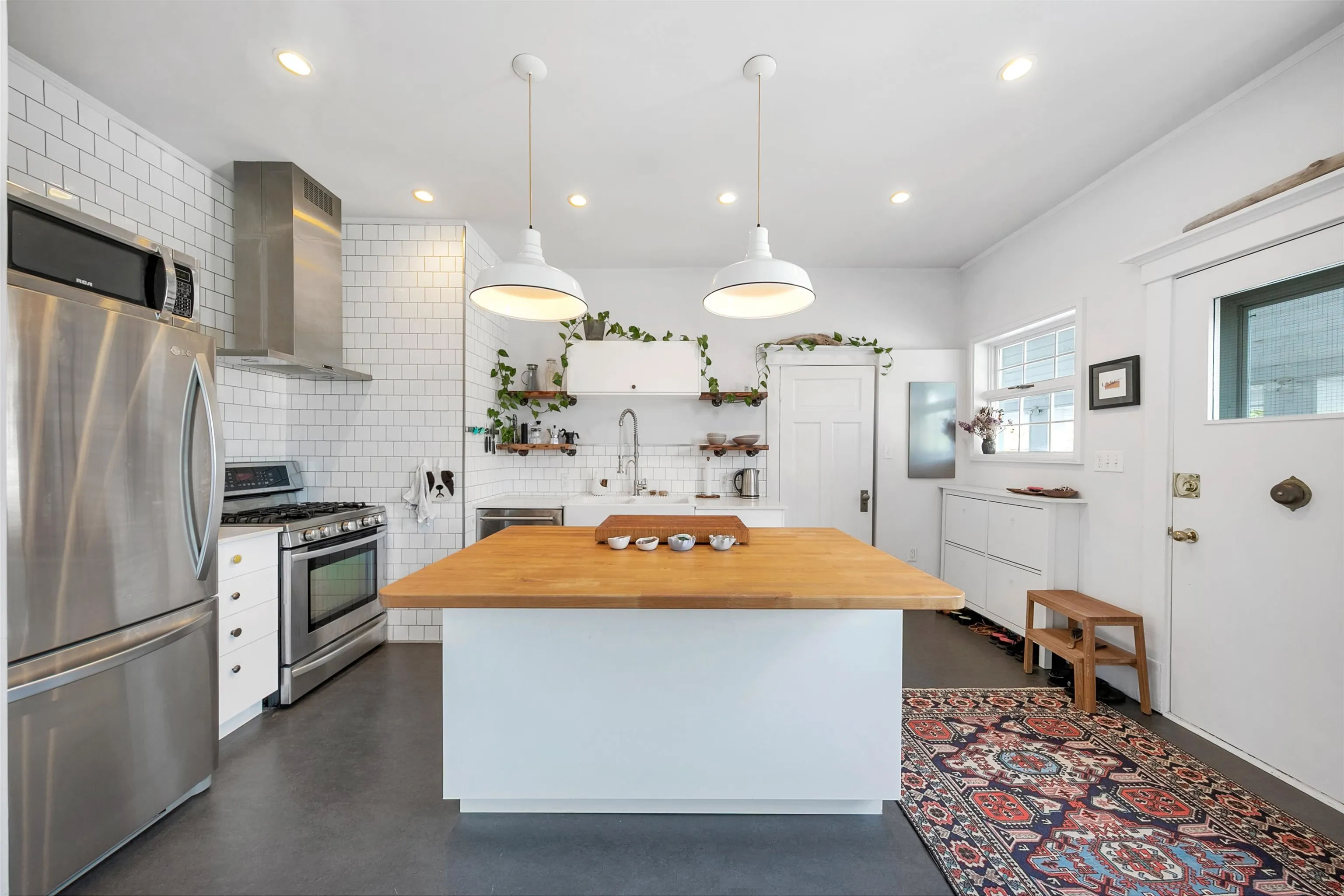 303 1131 W 11th Avenue