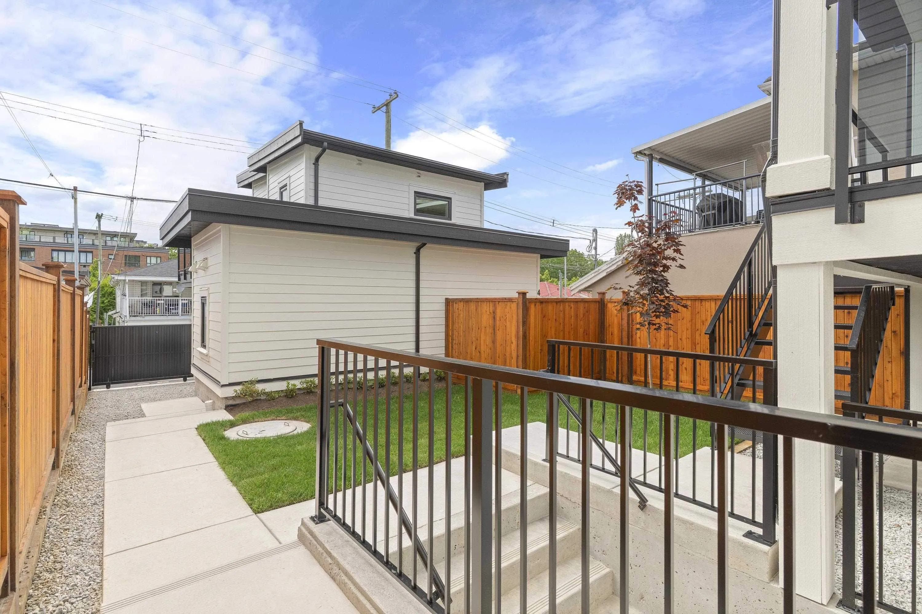 2 4257 Beatrice Street