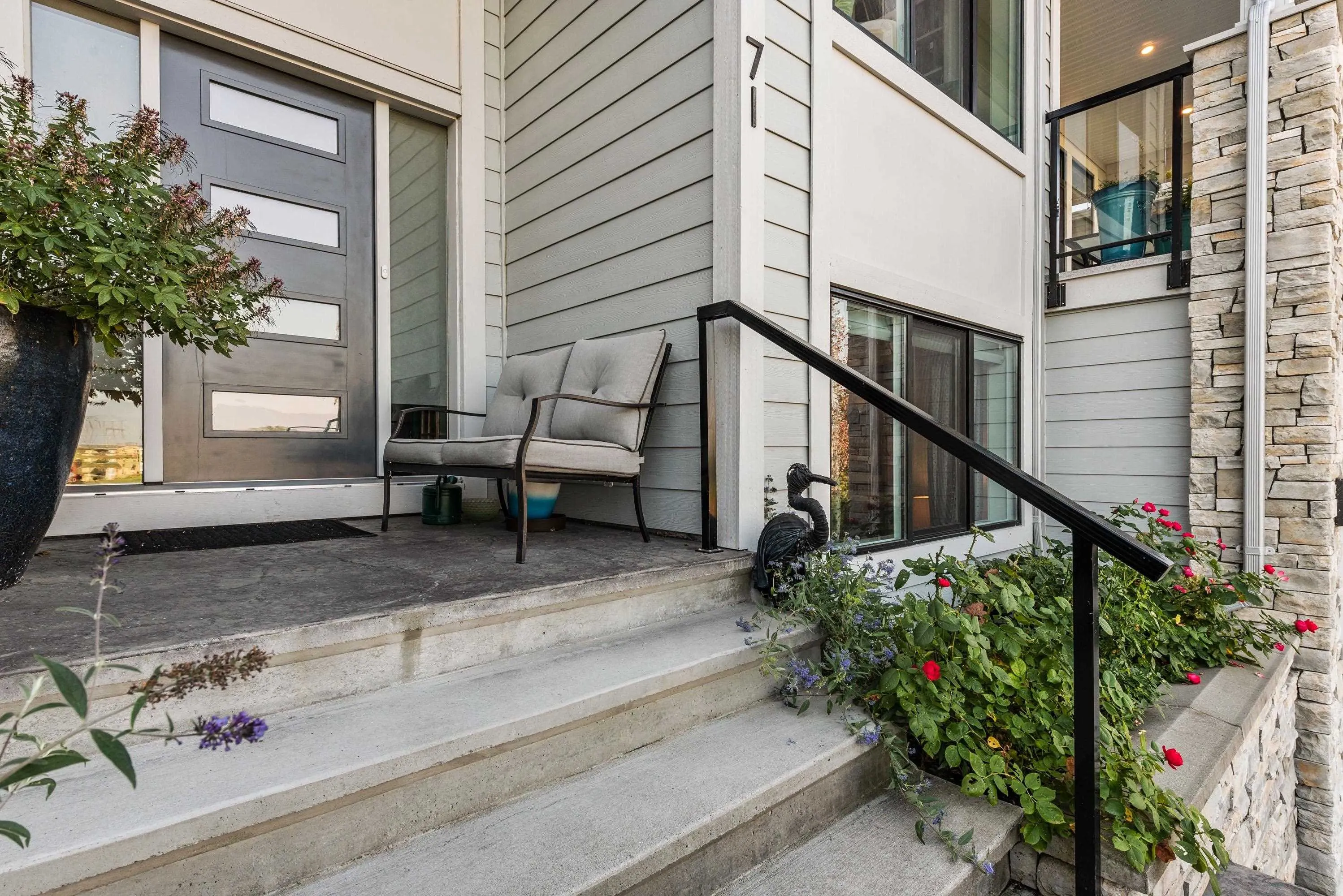 71 50778 Ledgestone Place