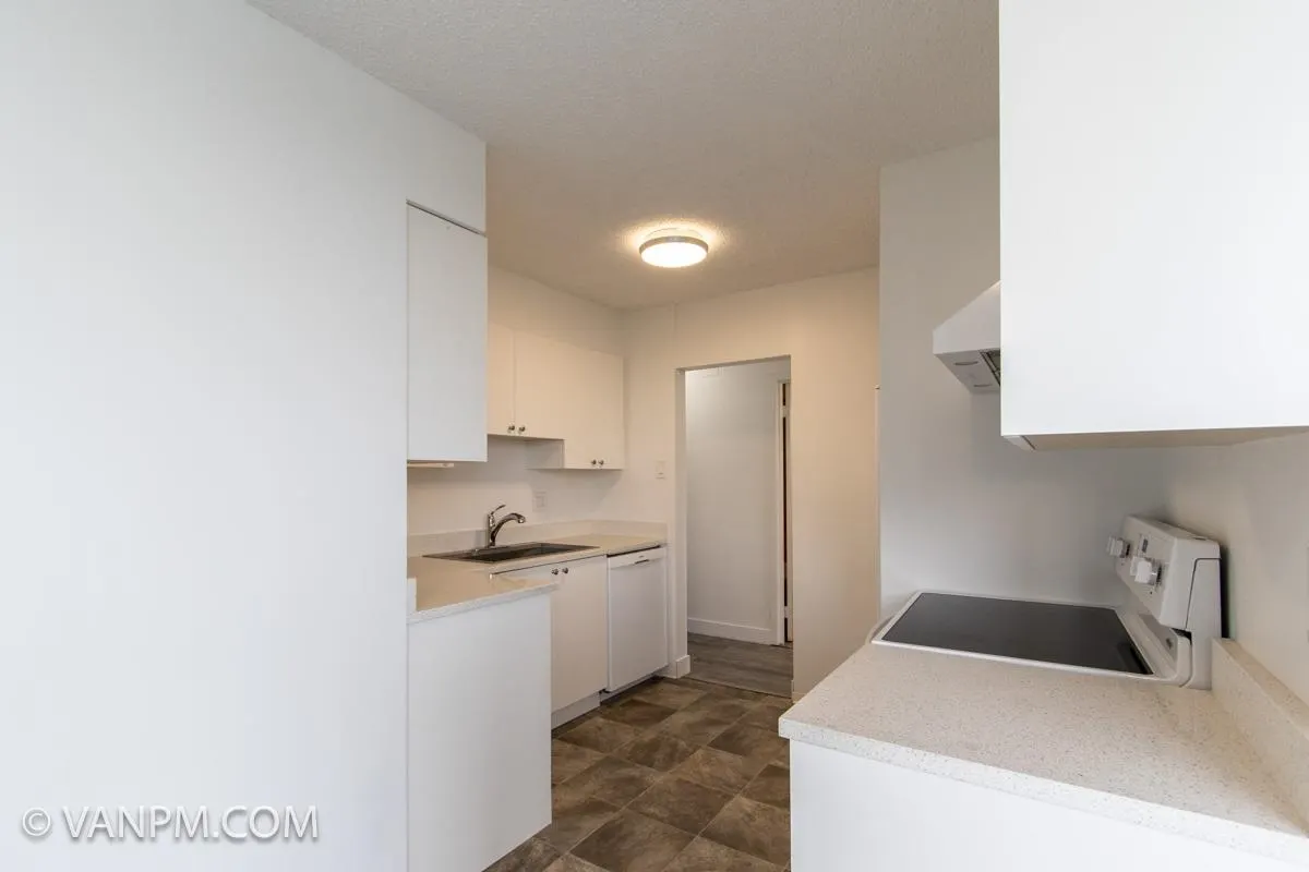17XX 9521 Cardston Court