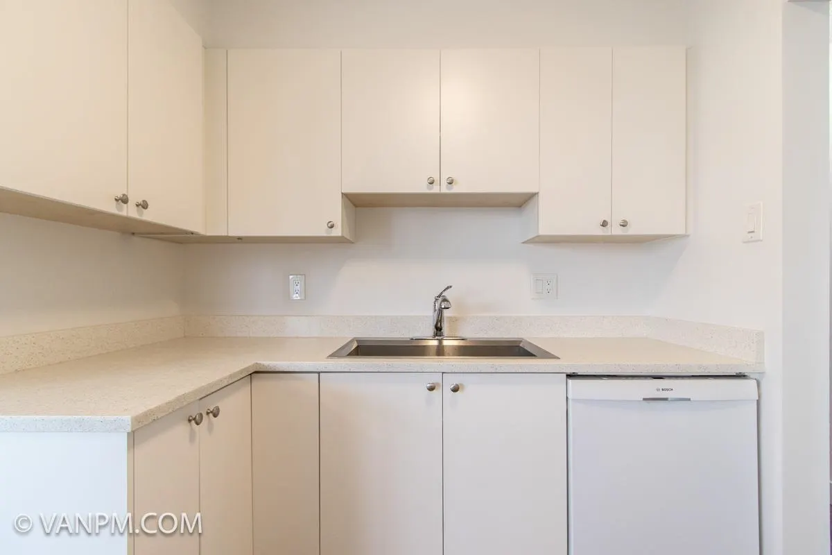 17XX 9521 Cardston Court