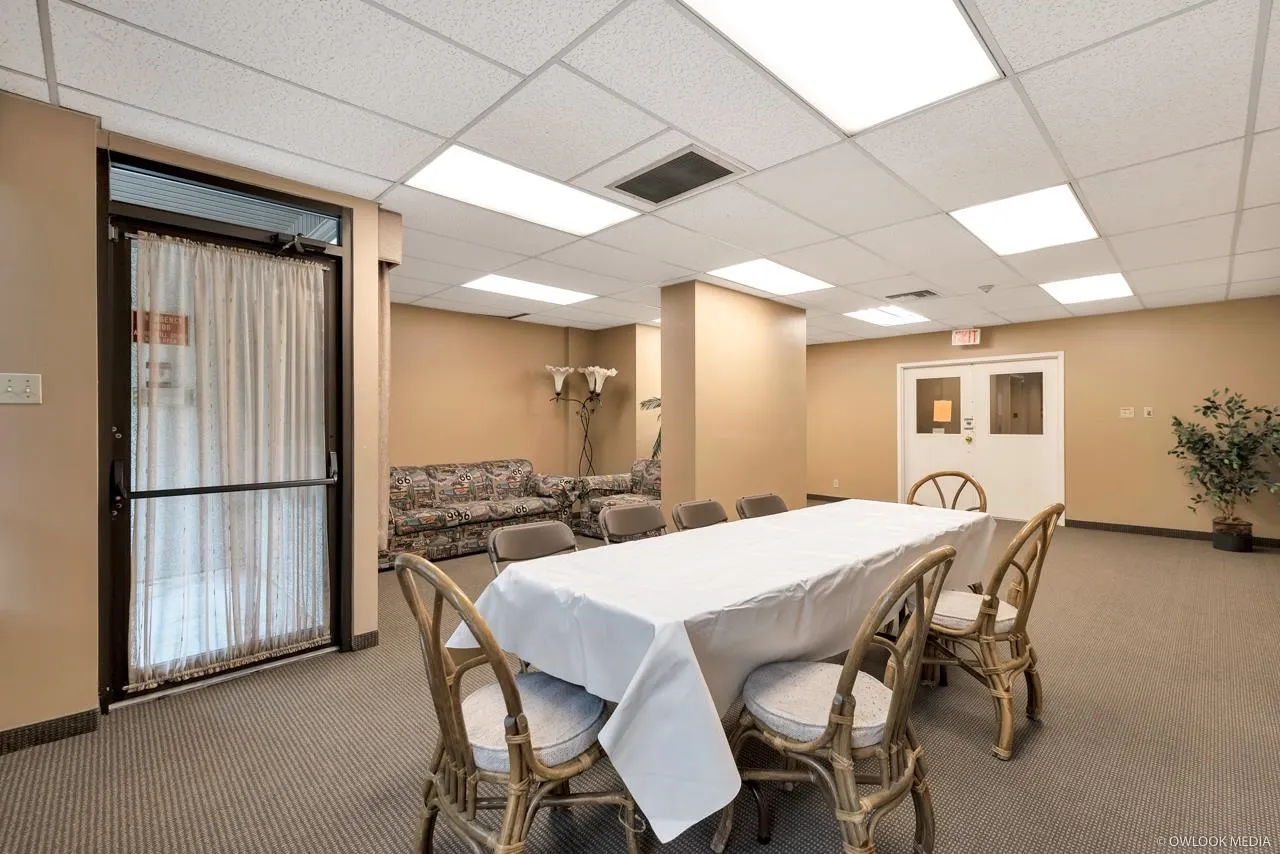 17XX 9521 Cardston Court