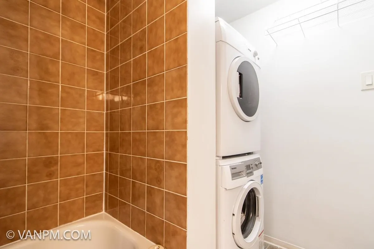 17XX 9521 Cardston Court