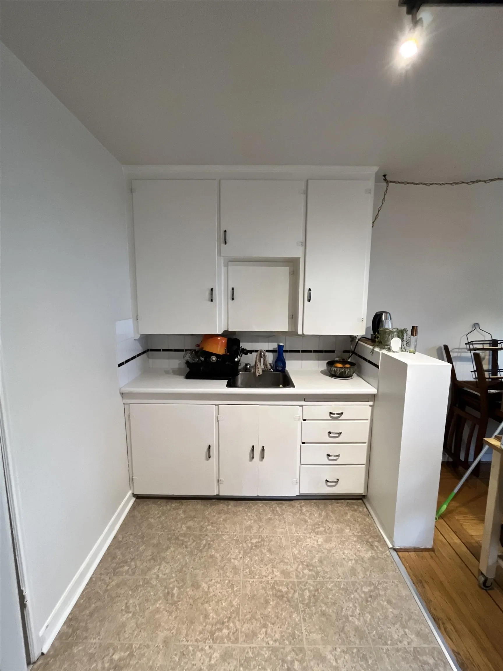 207 735 Royal Avenue