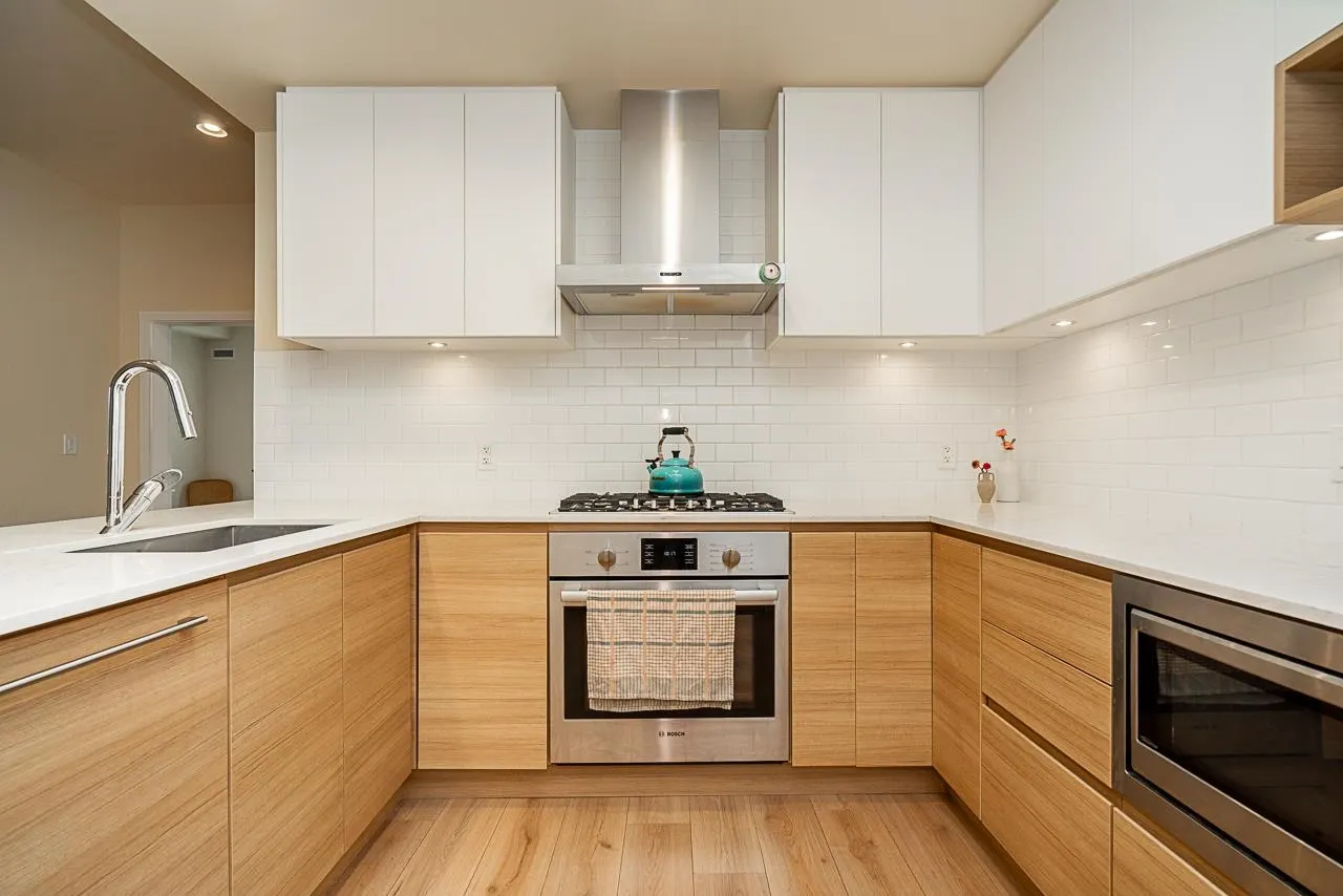 112 55 Klahanie Drive