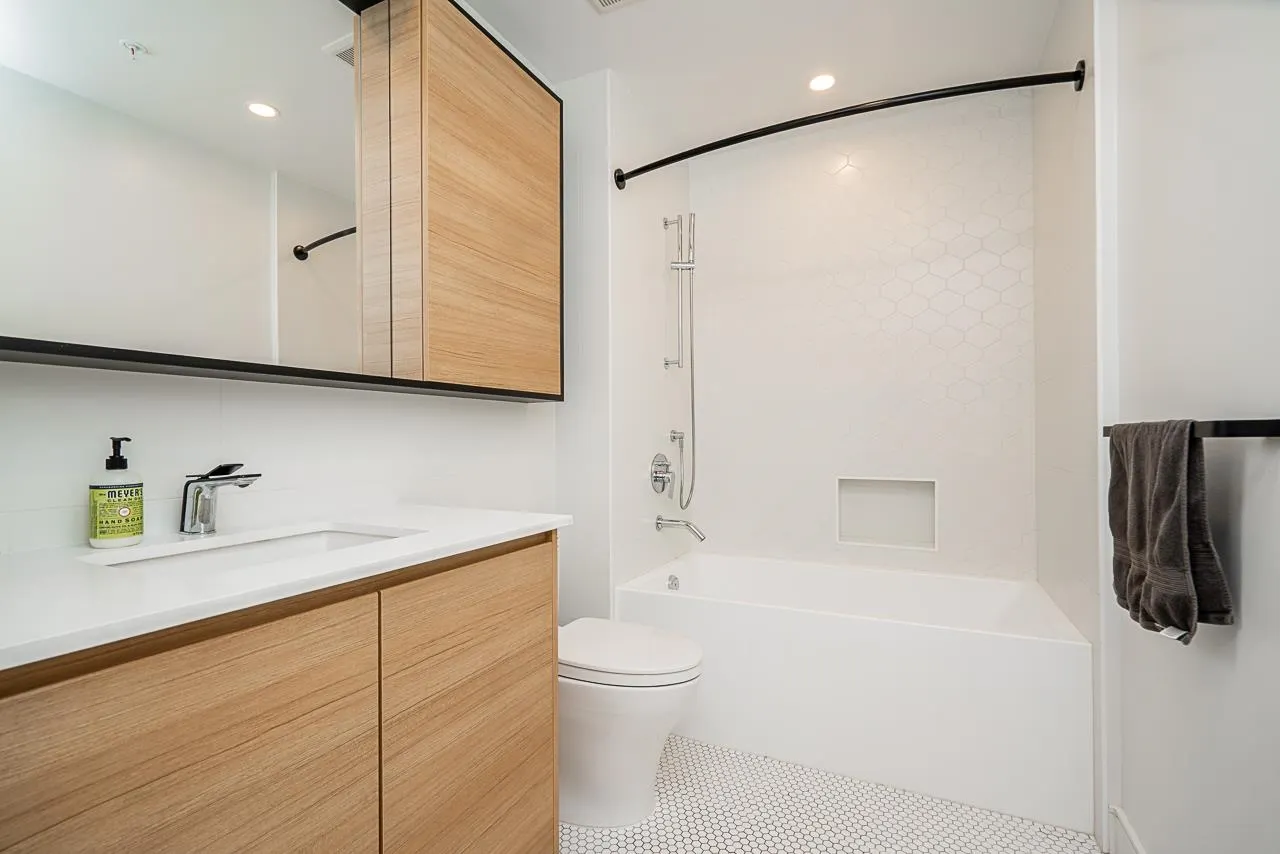 112 55 Klahanie Drive