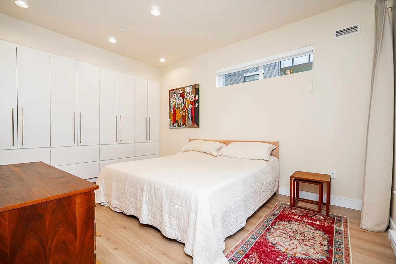 112 55 Klahanie Drive