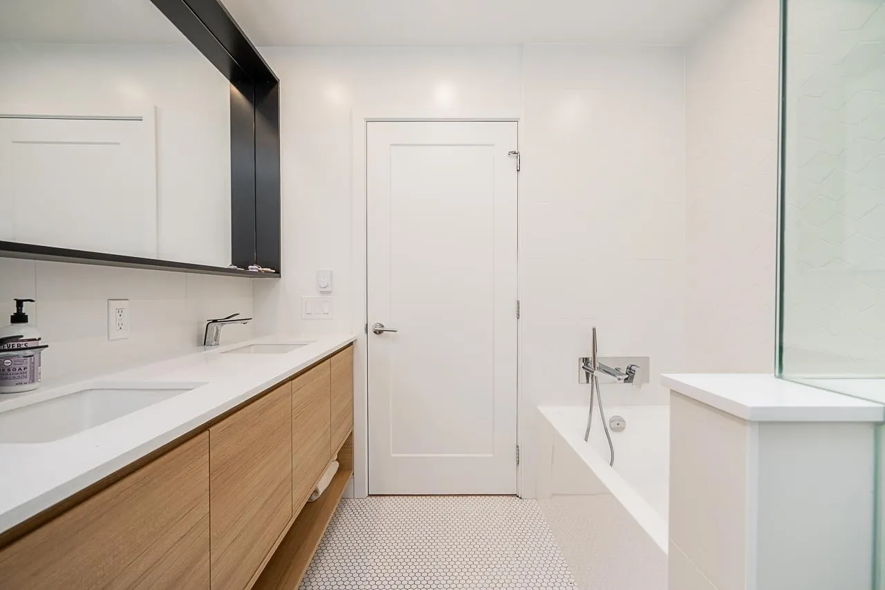 112 55 Klahanie Drive