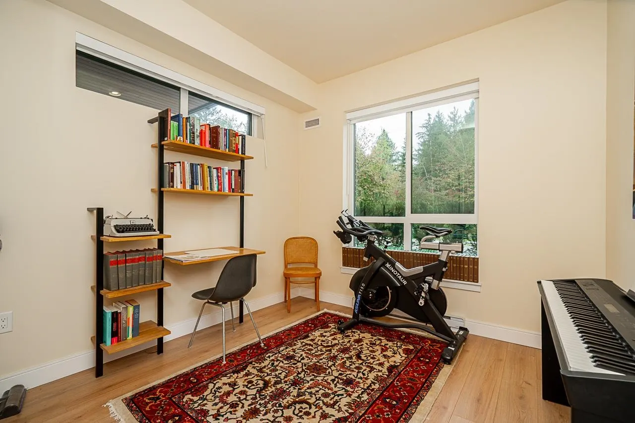 112 55 Klahanie Drive