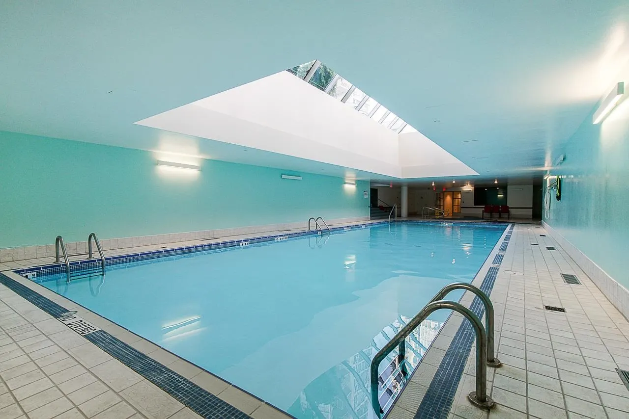 906 189 Davie Street