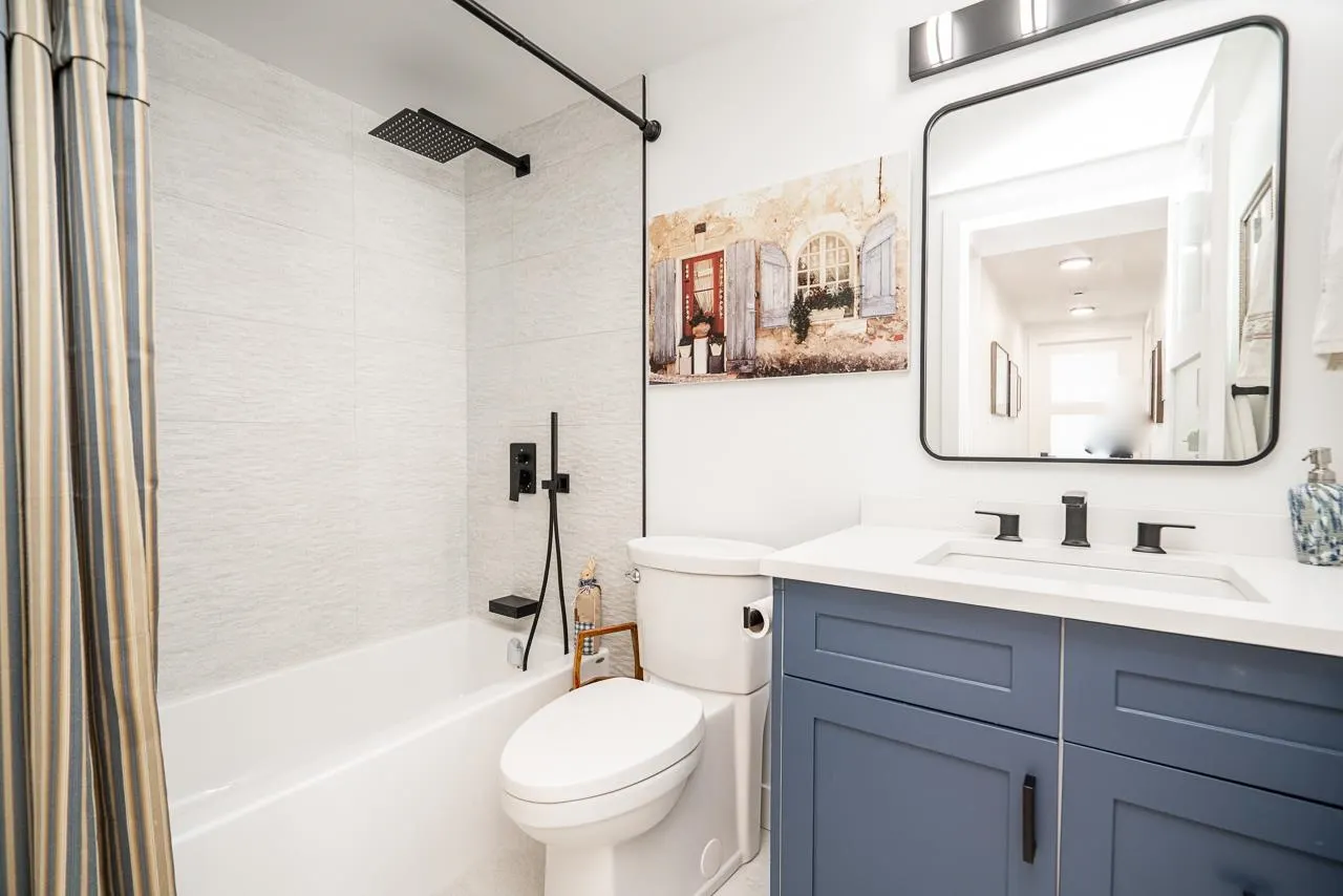 906 189 Davie Street