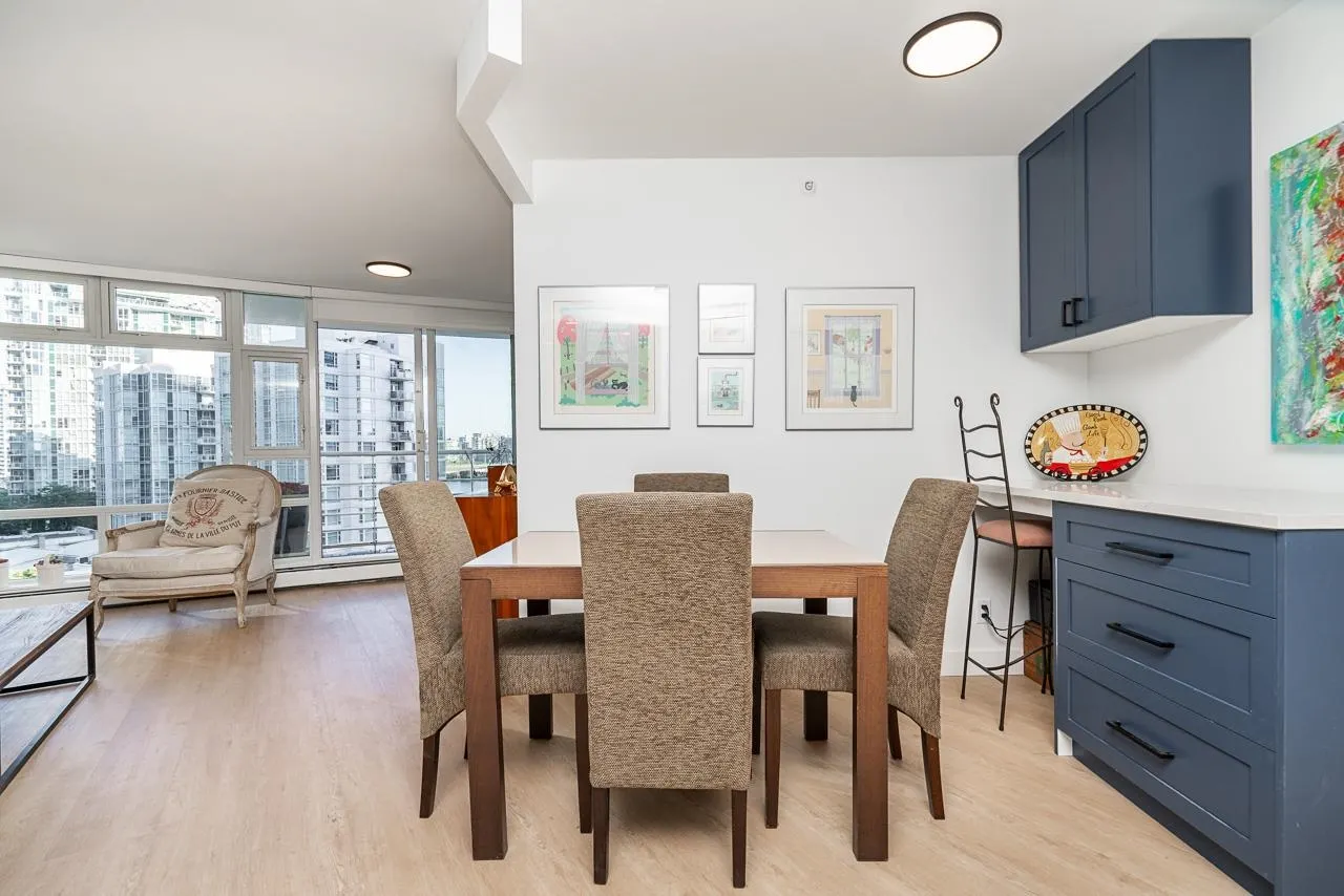 906 189 Davie Street