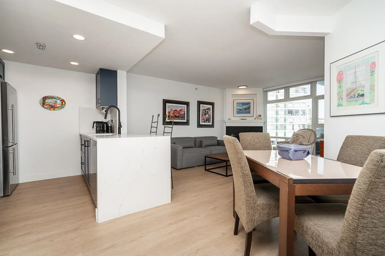 906 189 Davie Street