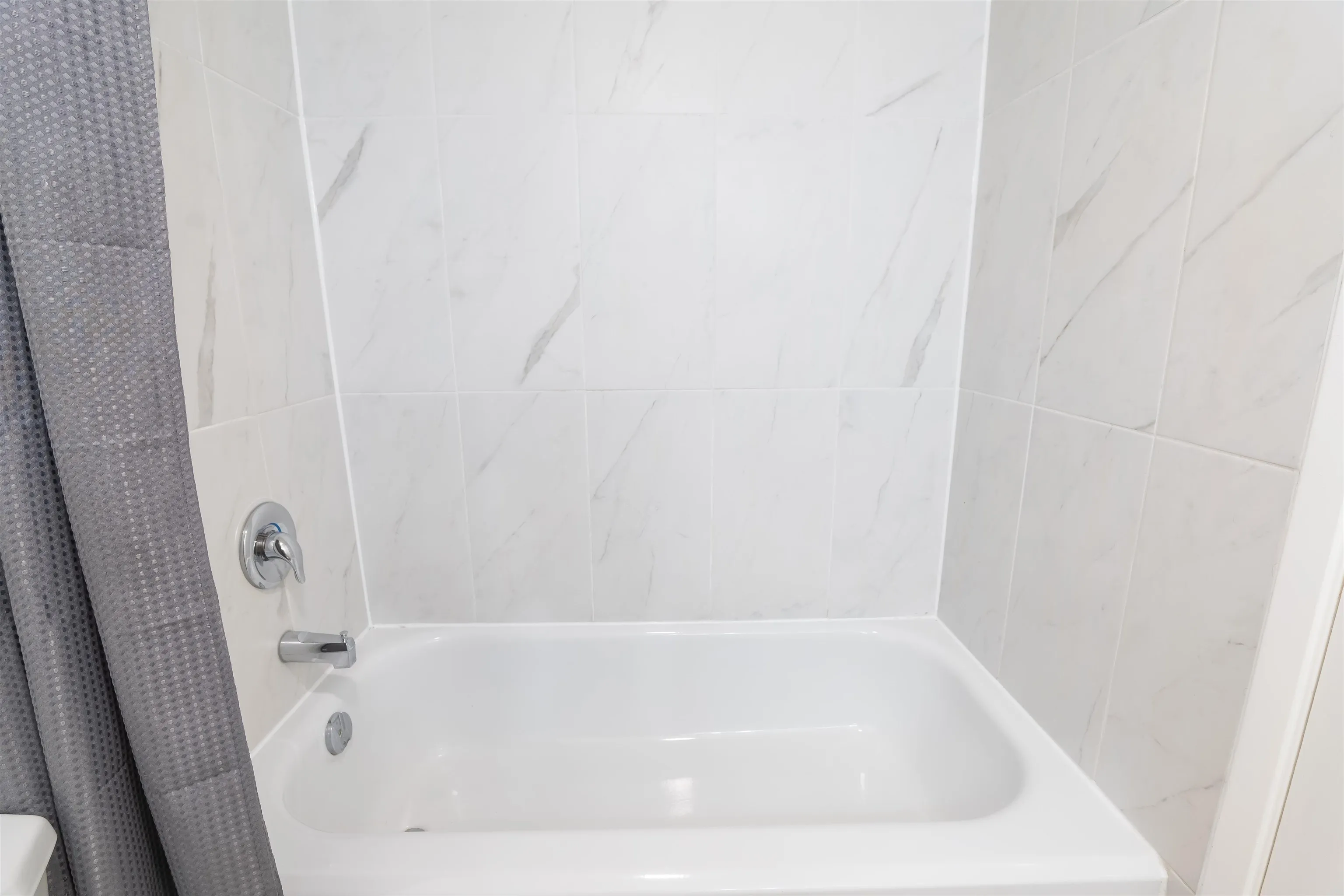 205 45749 Spadina Avenue