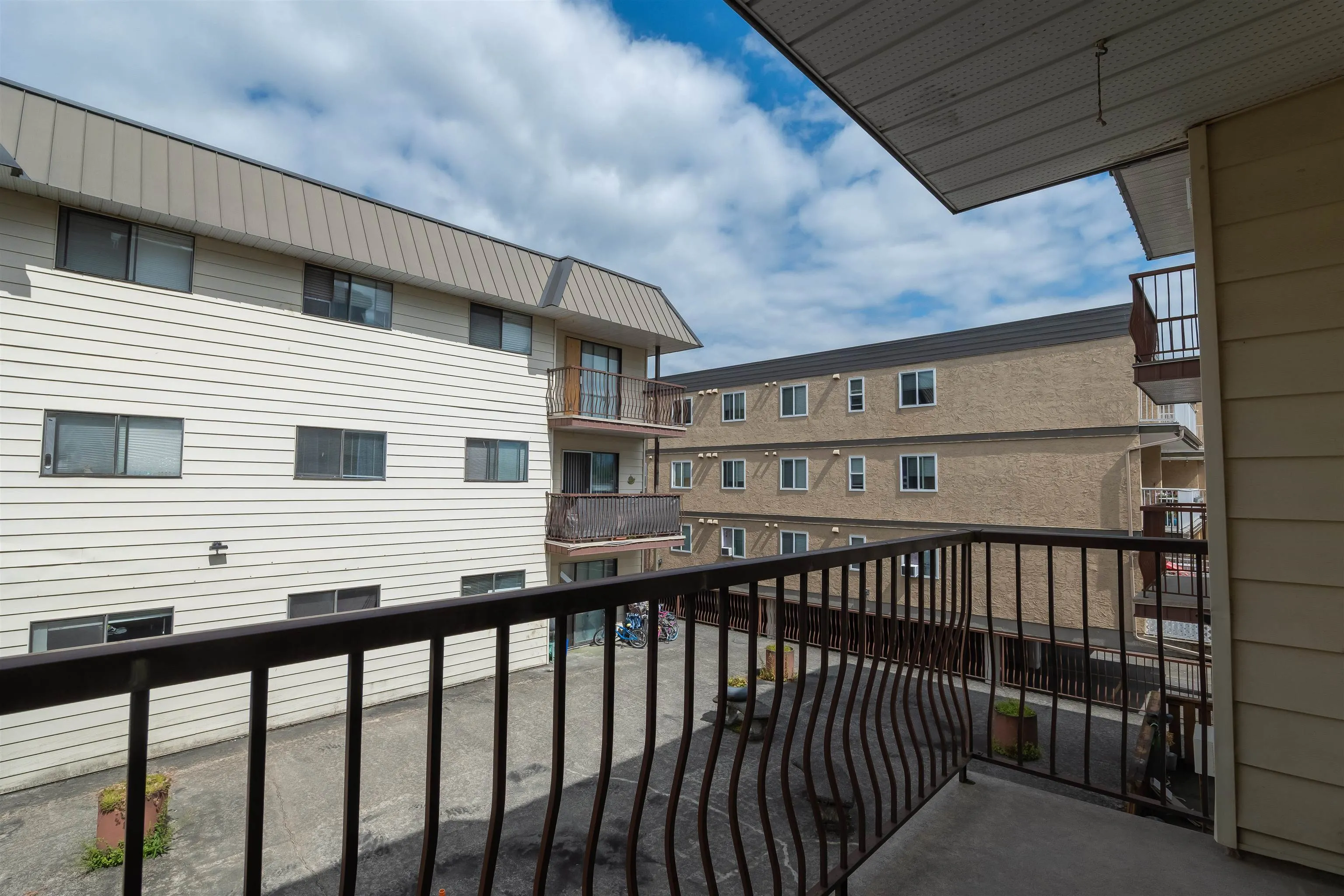 205 45749 Spadina Avenue