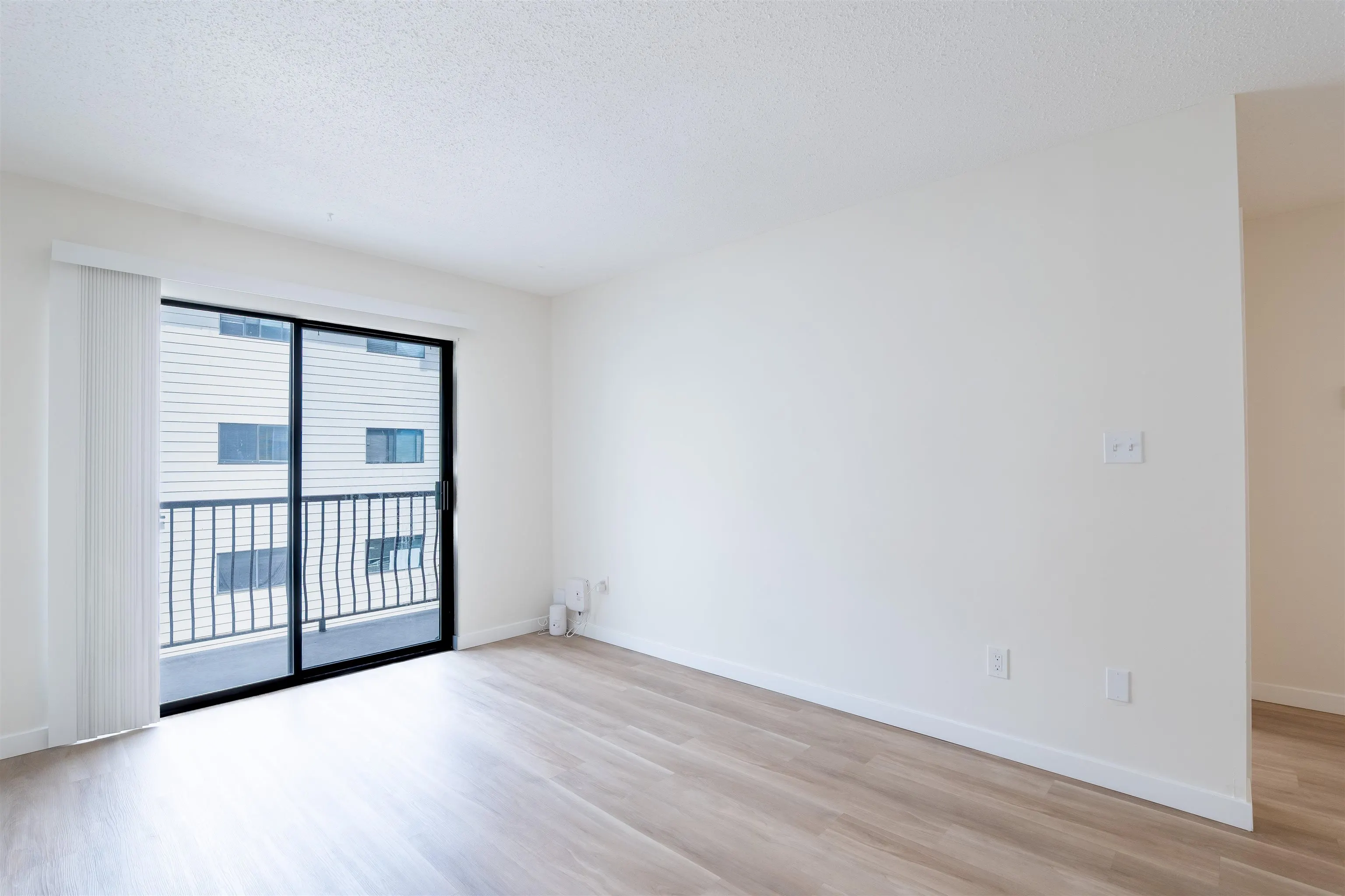 205 45749 Spadina Avenue