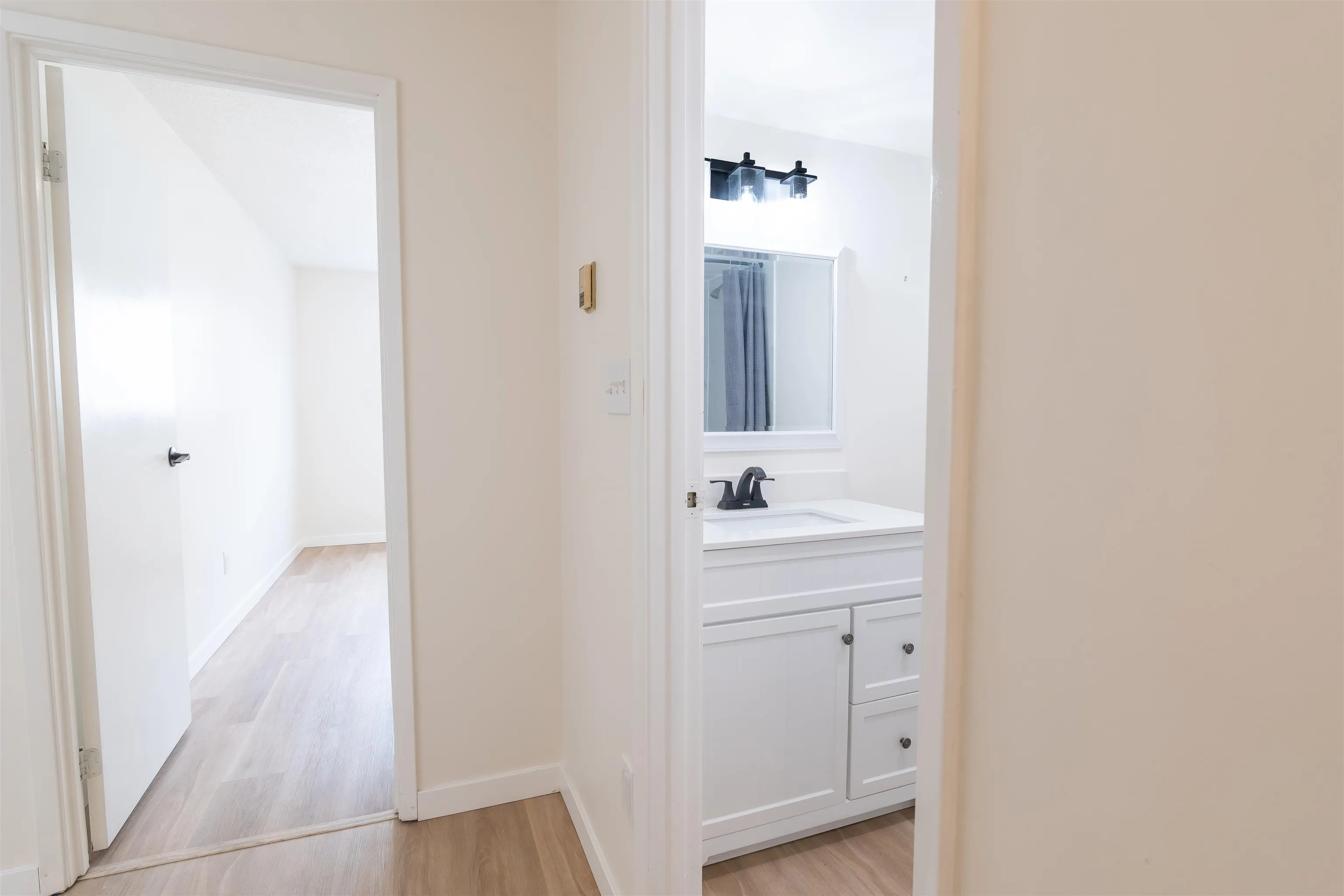 205 45749 Spadina Avenue