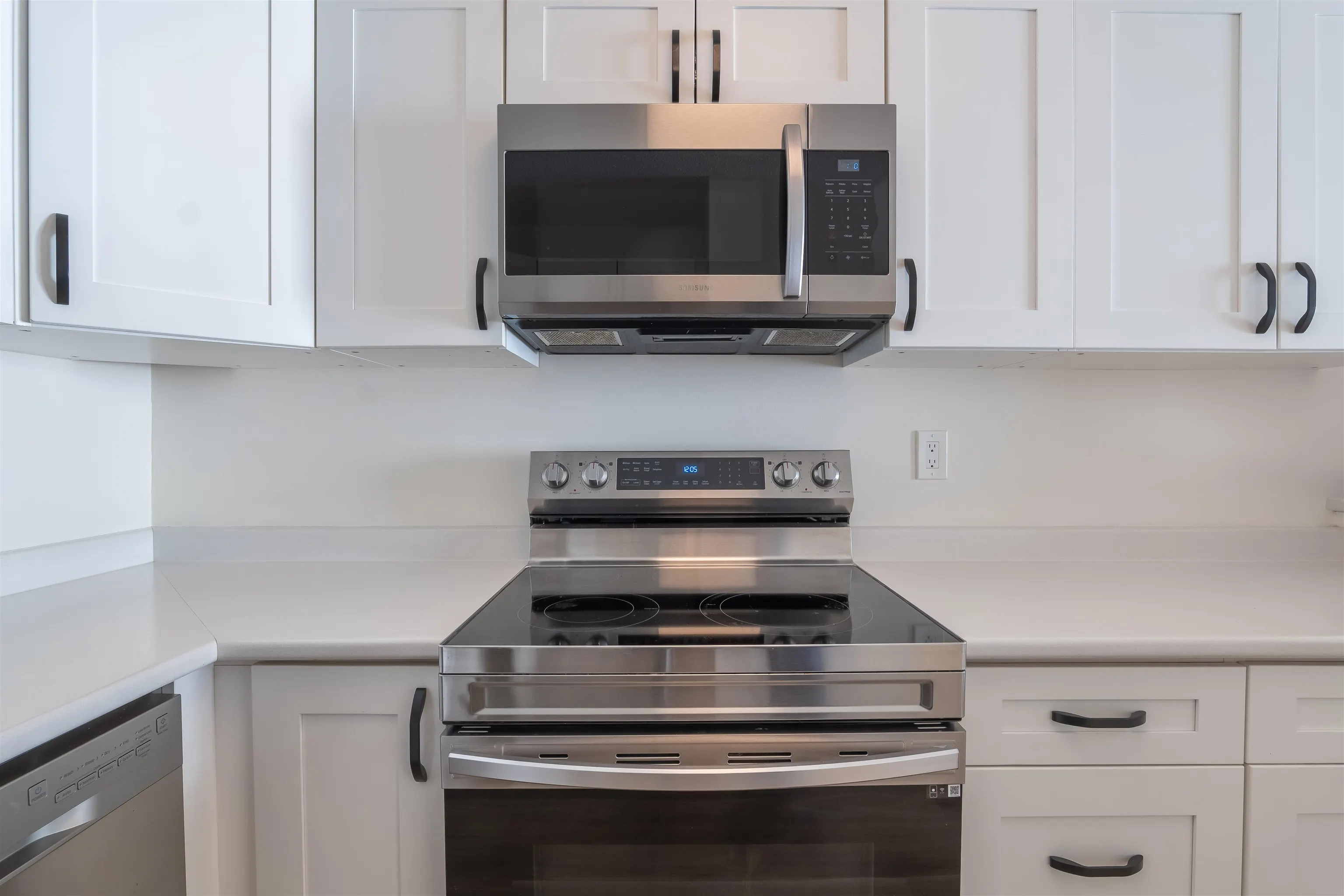 205 45749 Spadina Avenue