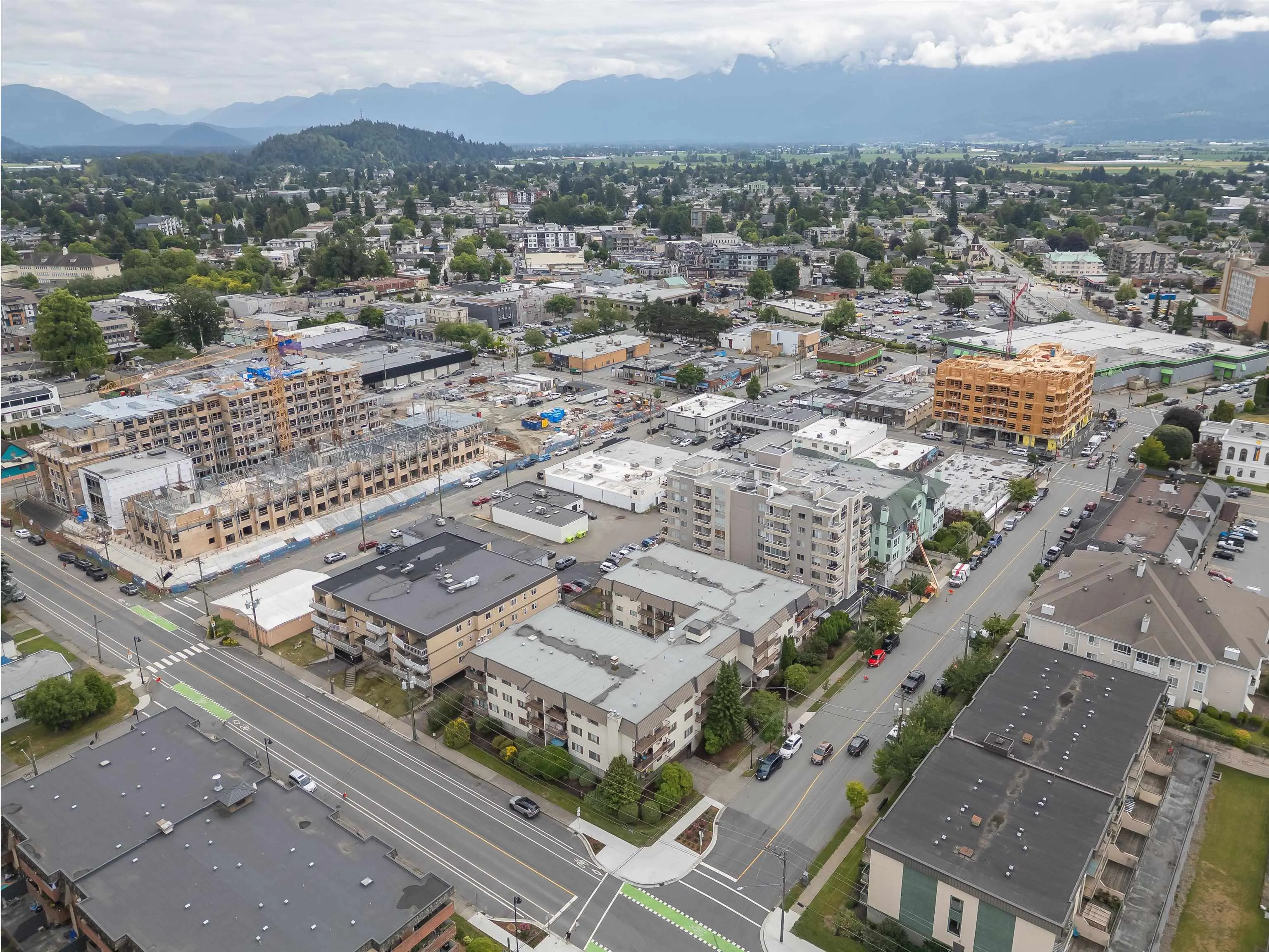 205 45749 Spadina Avenue