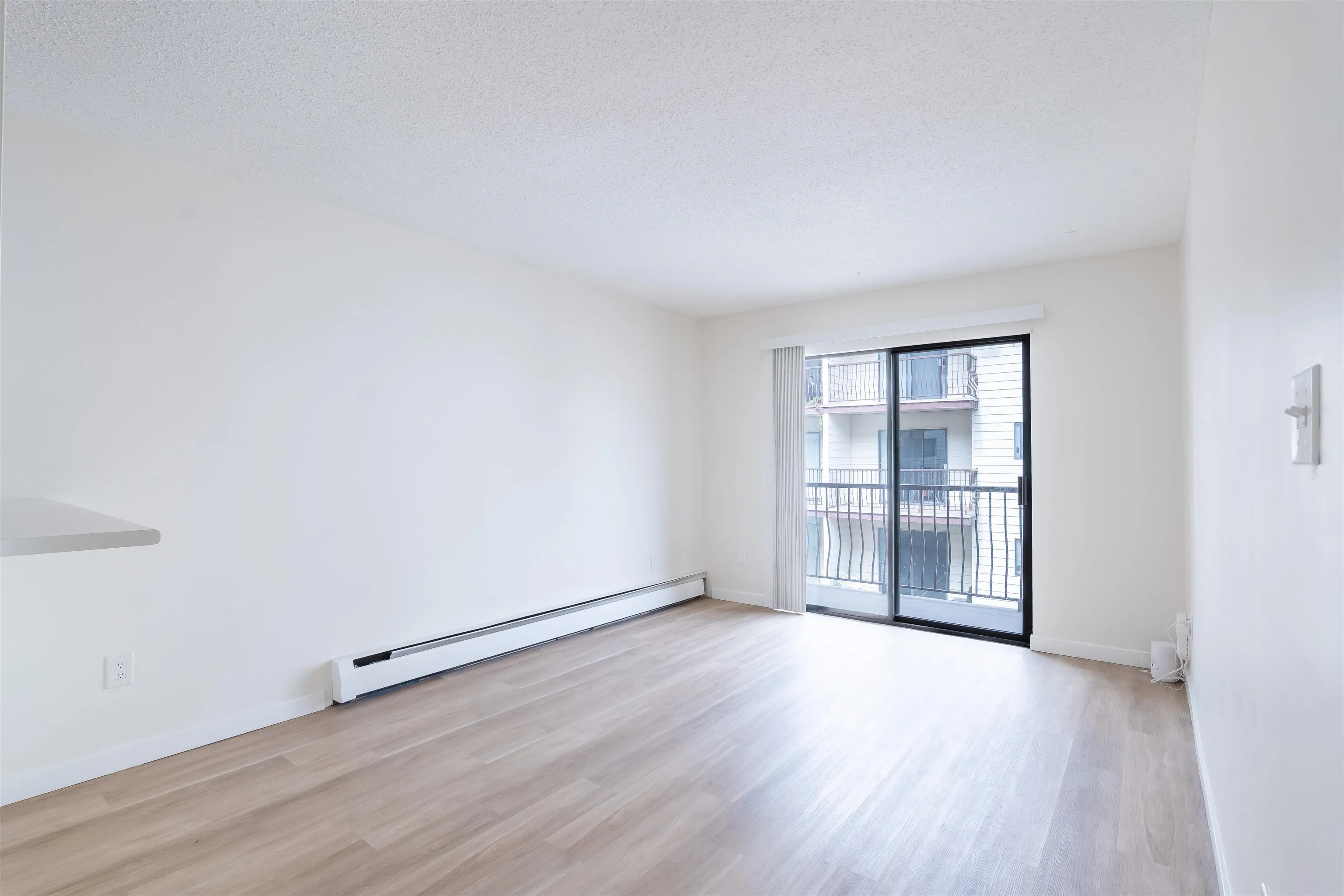 205 45749 Spadina Avenue