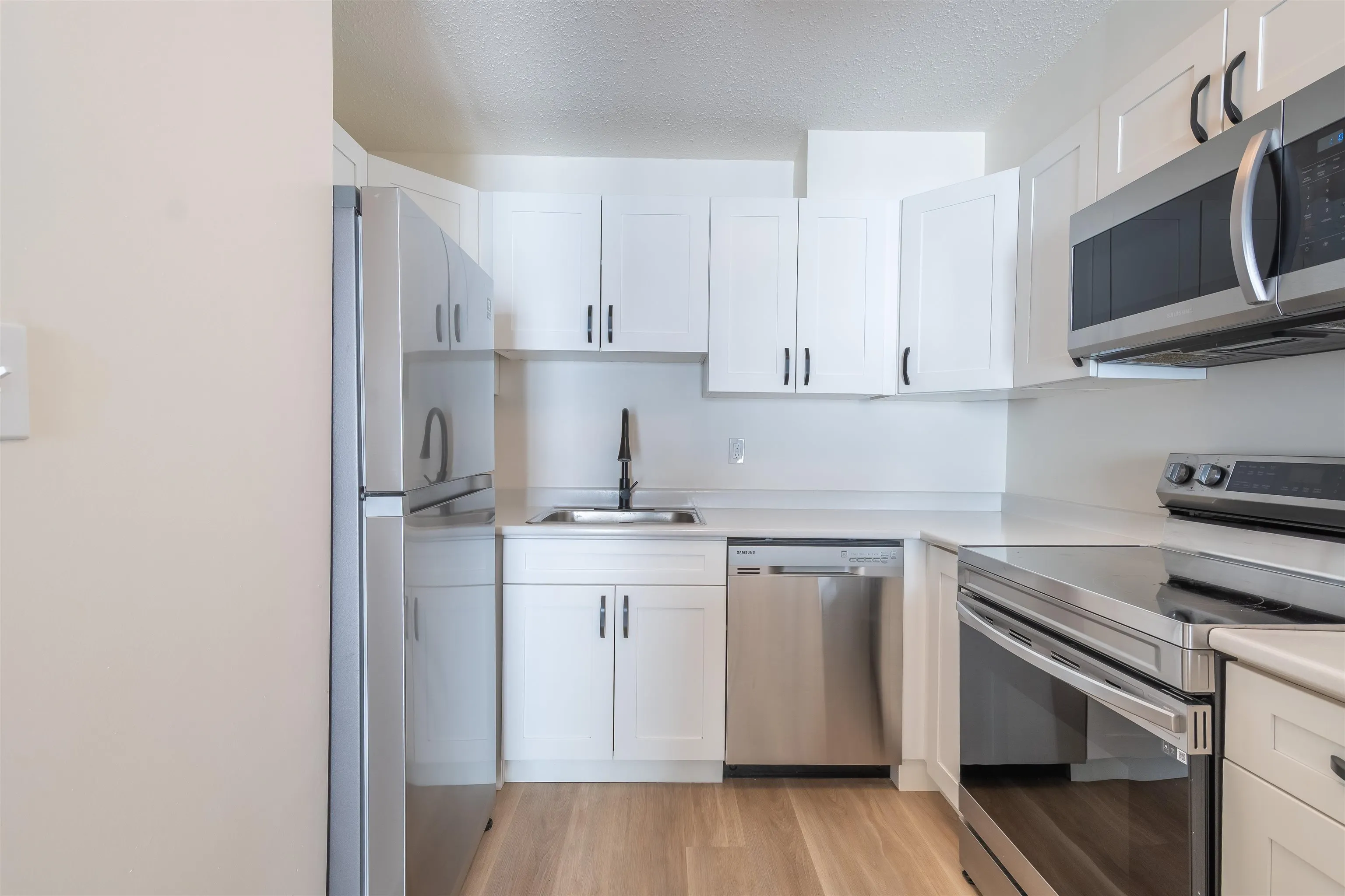 205 45749 Spadina Avenue