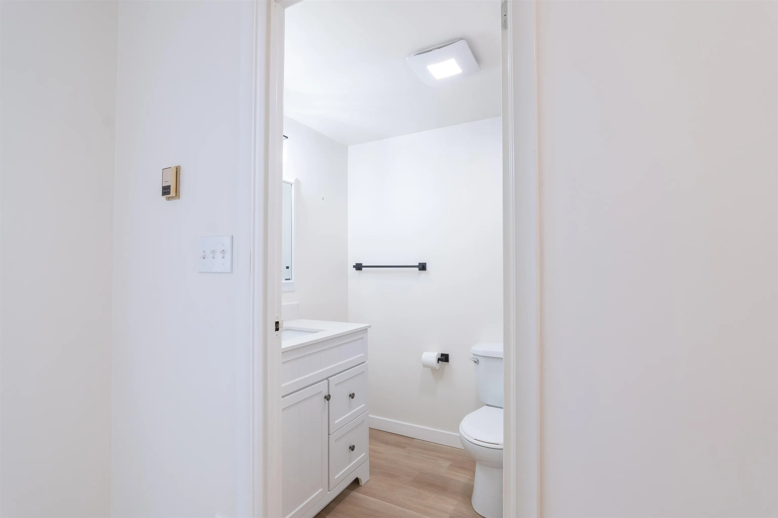 205 45749 Spadina Avenue